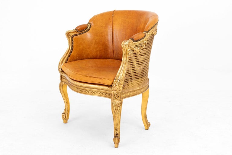 Transition style bergere in giltwood standing on four cabriole legs finished by scrolls and adorned with acanthus leaves and topped by joints decorated with rosettes. Bulged apron adorned with a bucks frieze.
Arm consoles on the leg line decorated