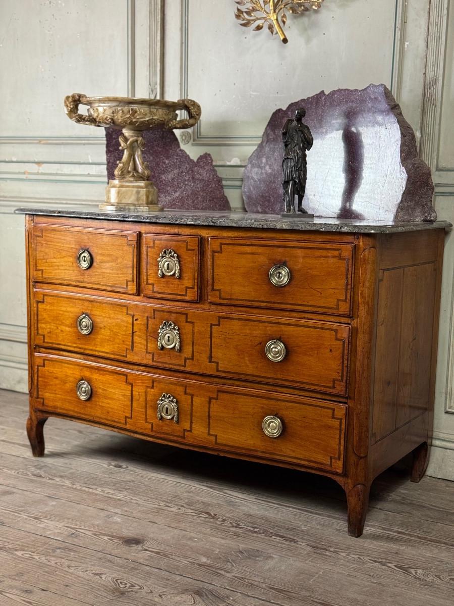 Cassettiera in legno di ciliegio in stile di transizione, XVIII secolo In condizioni ottime in vendita a Honnelles, WHT