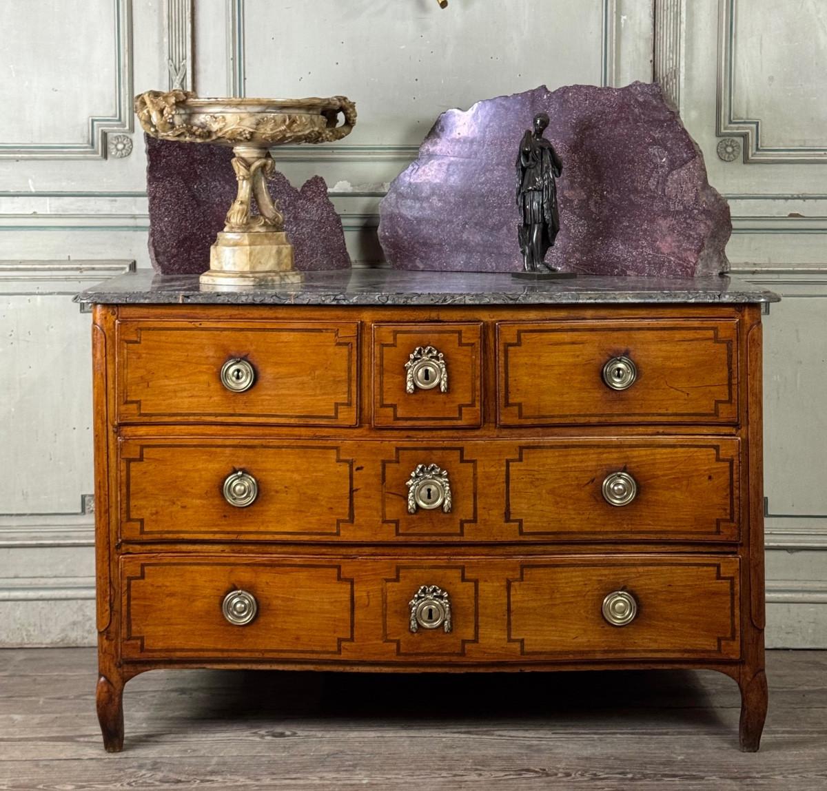 Fino al XVIII secolo Cassettiera in legno di ciliegio in stile di transizione, XVIII secolo in vendita