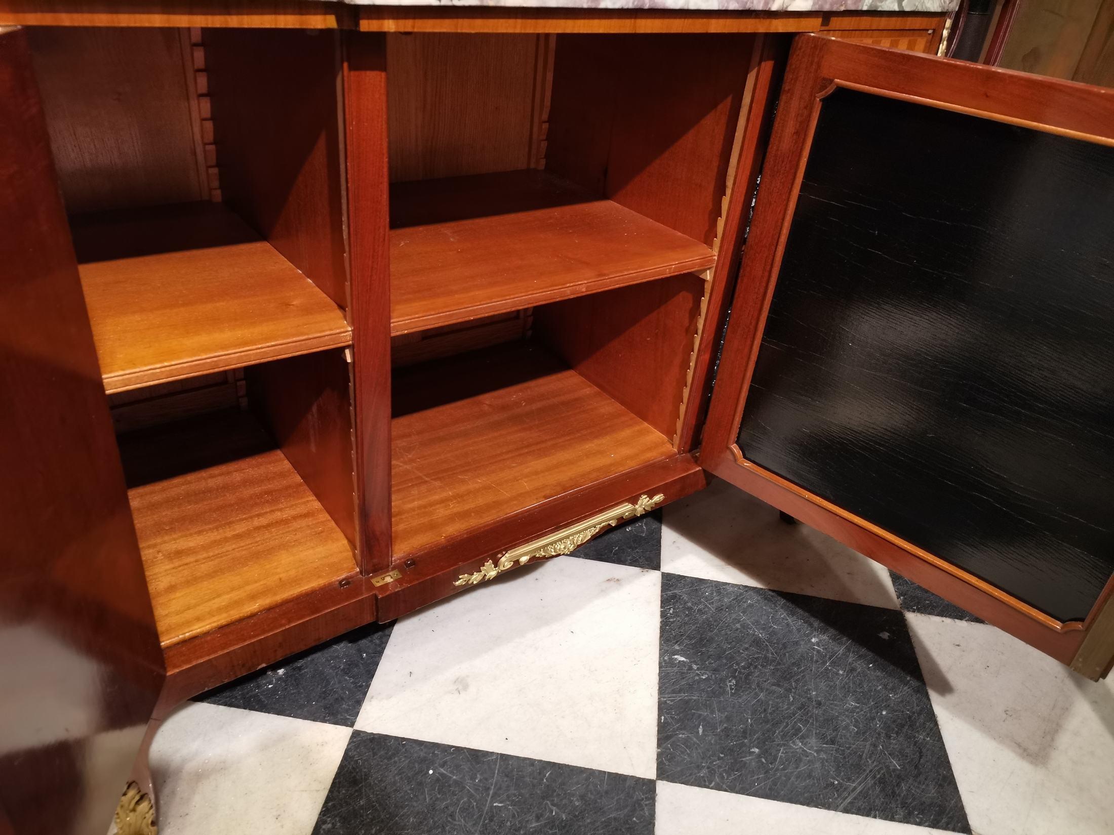 Kommode im Übergangsstil mit gewölbtem Bein Maison Jansen von Klein im Angebot 4