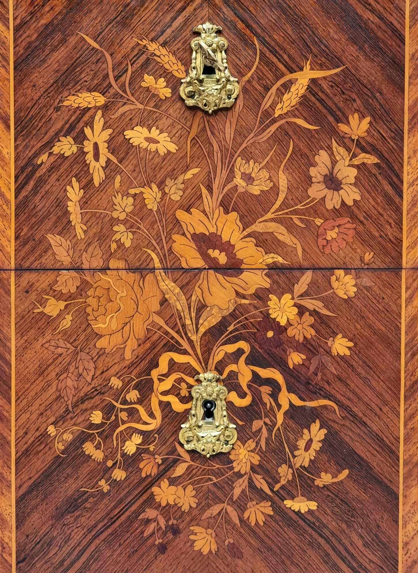 Kommode im Übergangsstil Napoleon III.-Periode – florale Intarsienarbeit – Palisanderholz – 19t (Bronze)