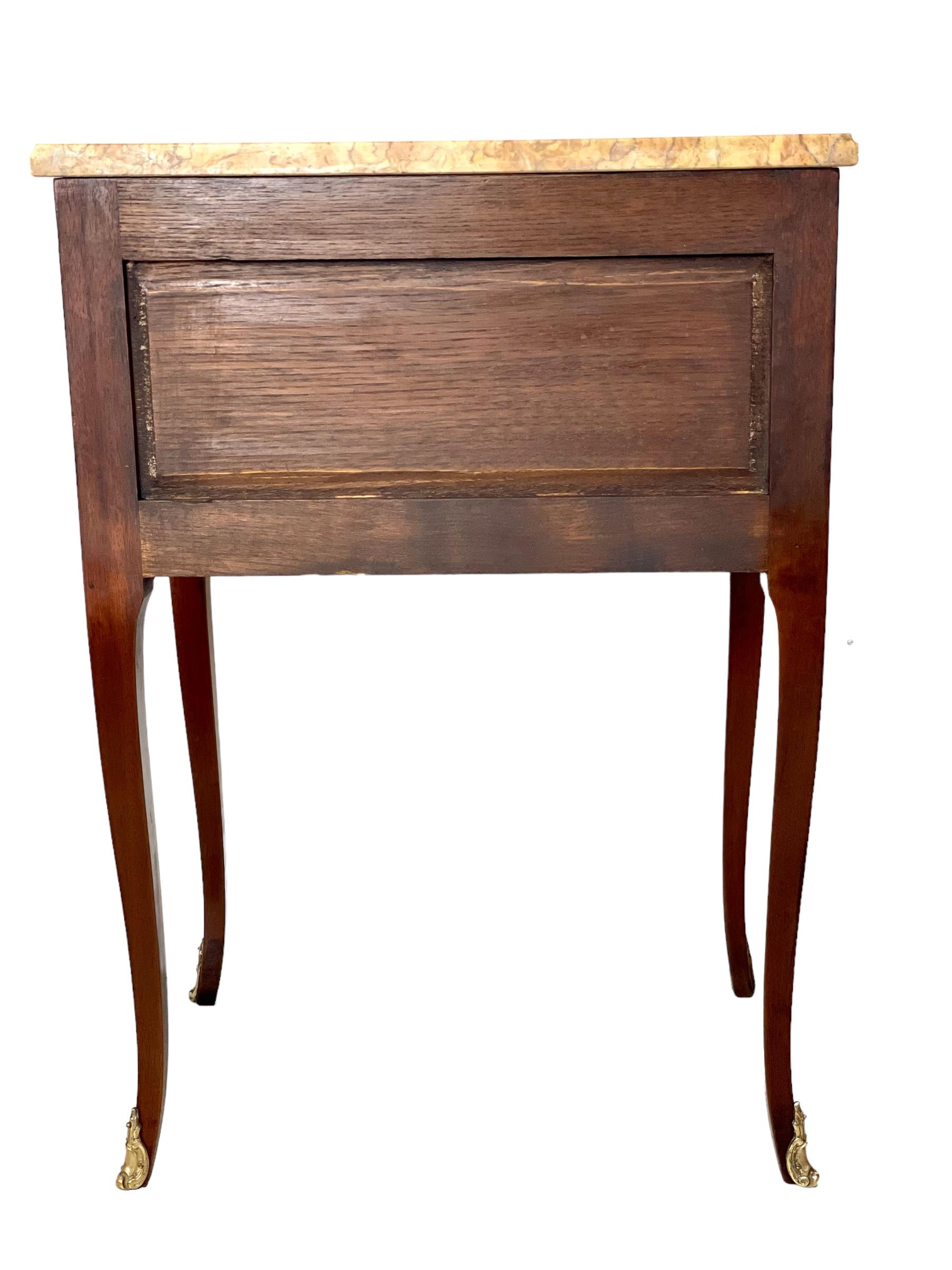 19th Century French Transition Style Petite Commode with Marble Top In Good Condition For Sale In LA CIOTAT, FR