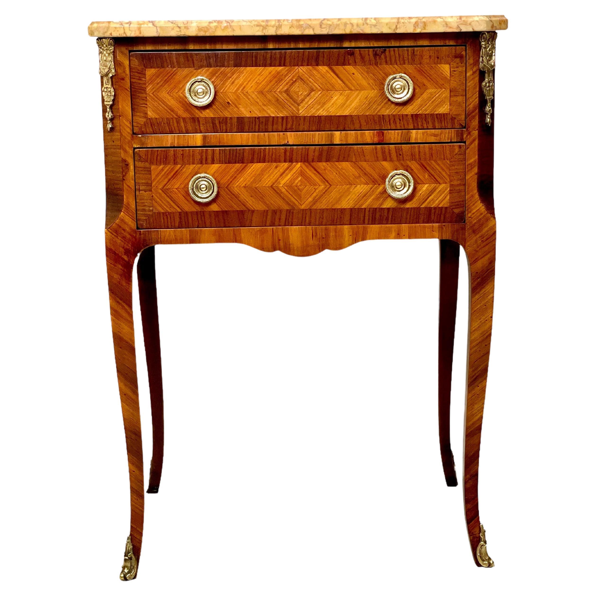 Petite Commode in stile transizione francese del XIX secolo con piano in marmo