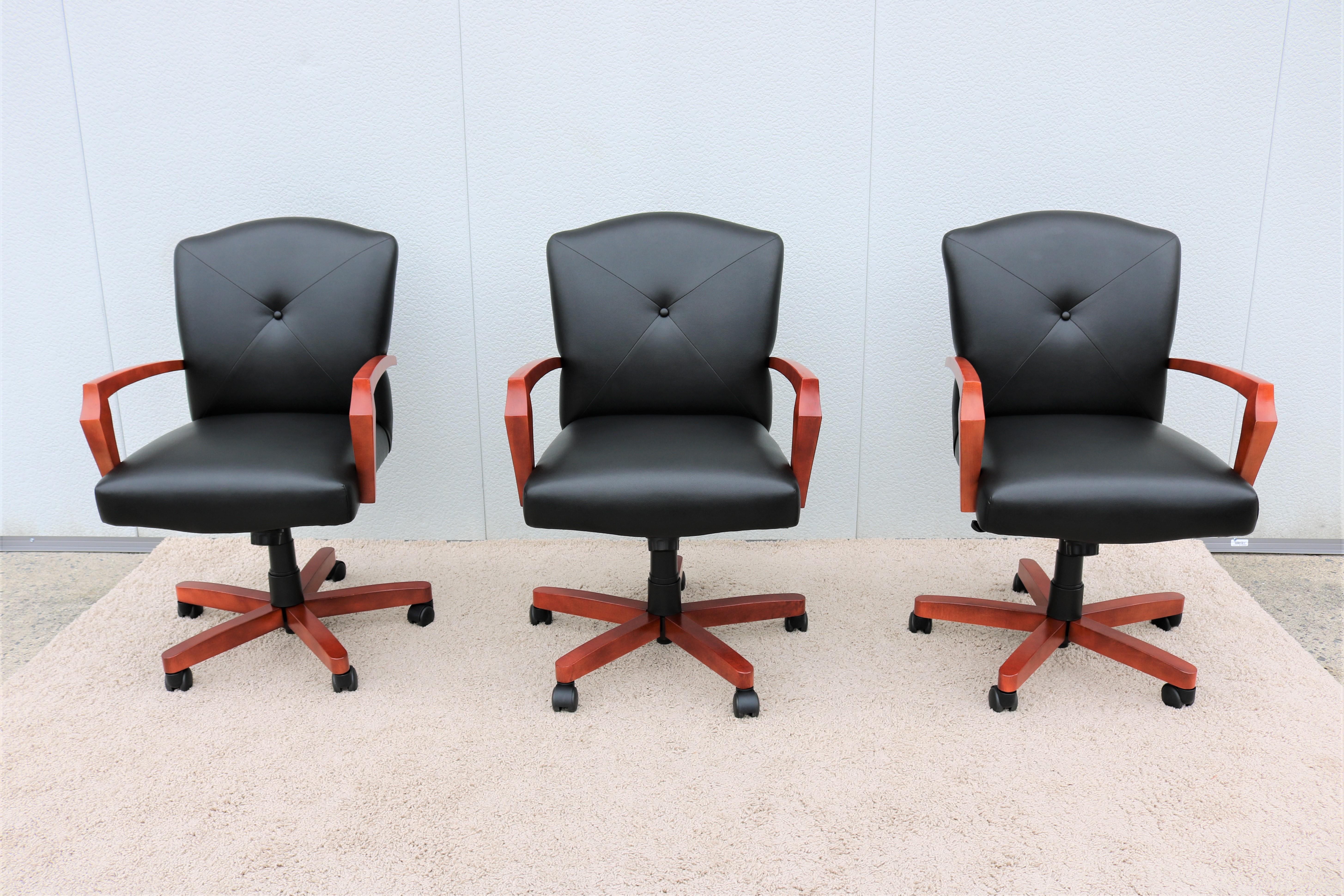 Regency Andrew Gower fauteuil de bureau pivotant transitionnel de gestion des portraits pour Jasper Group en vente