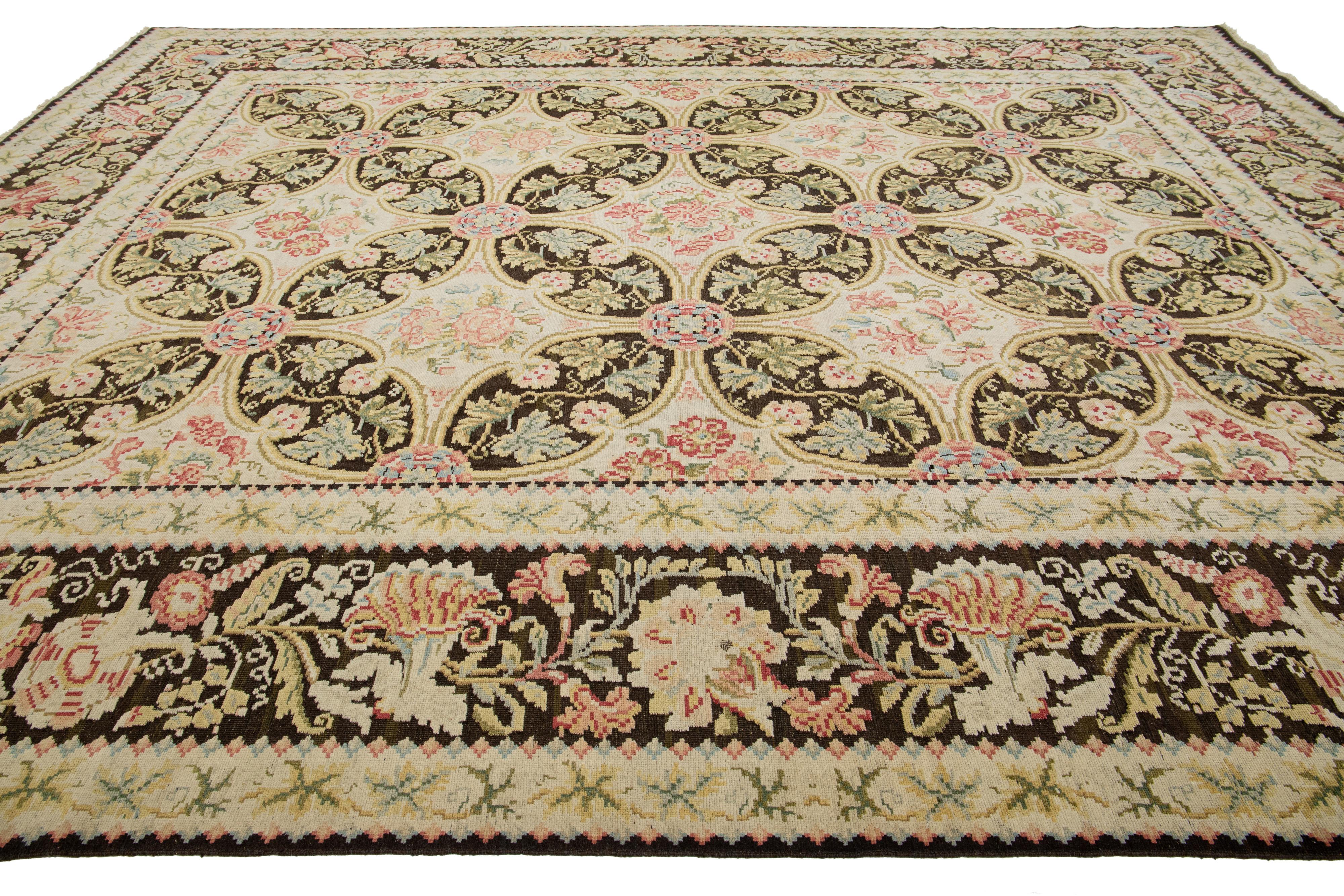 Transitional Basserabian Flatweave Wool Rug With French Motifs In Excellent Condition For Sale In Norwalk, CT