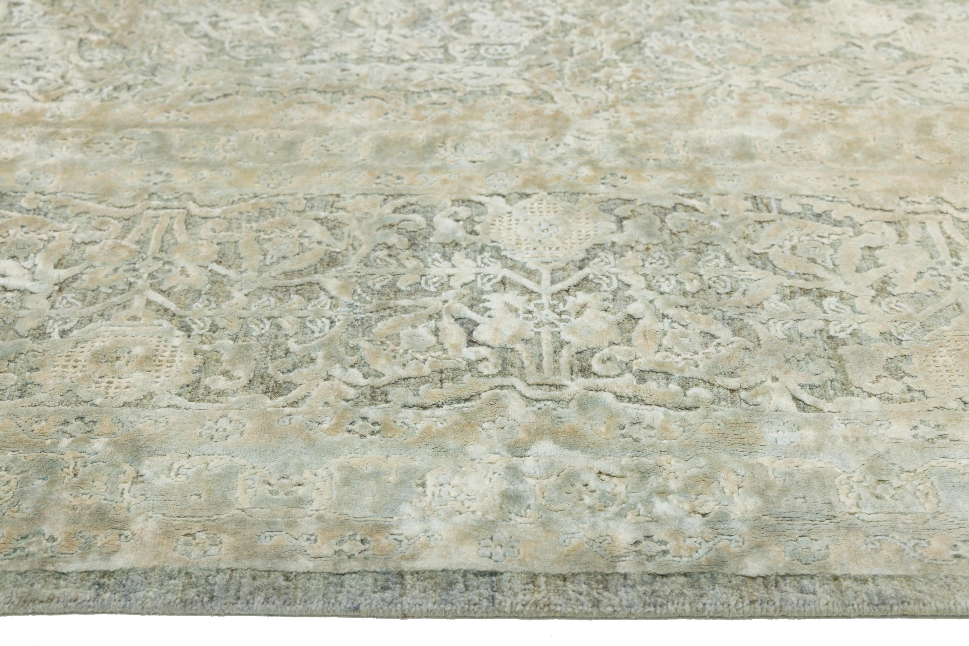 Moderno Tappeto di transizione beige fatto a mano in lana e seta con design/One in vendita