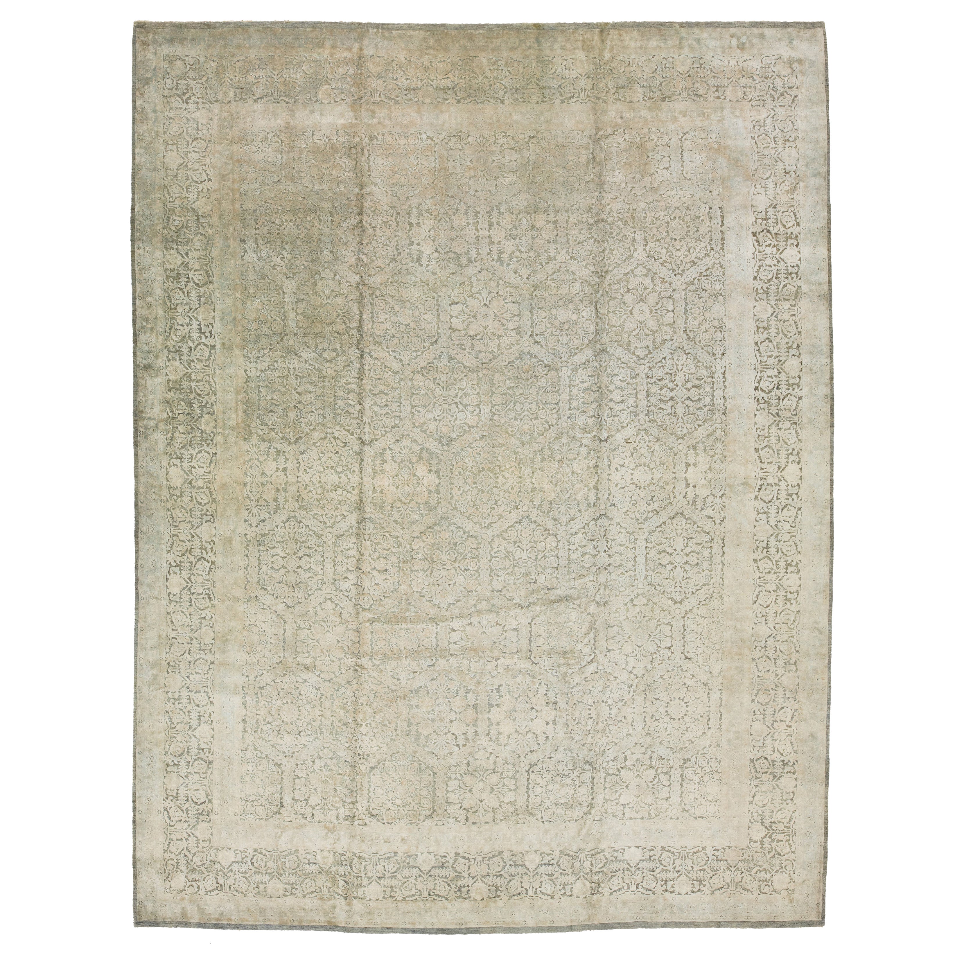 Tappeto di transizione beige fatto a mano in lana e seta con design/One in vendita