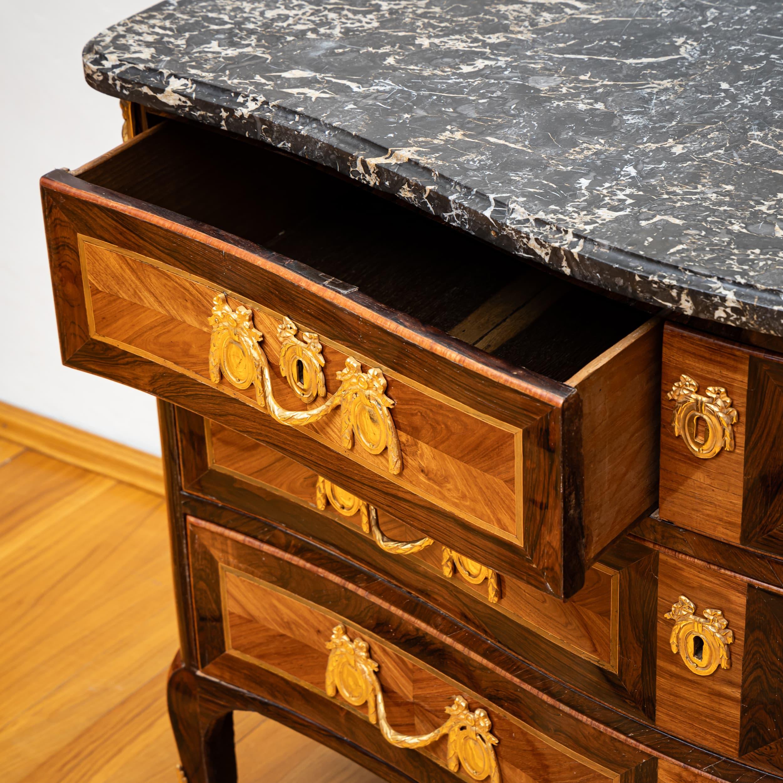 Transitional Commode, France, Second Half of the 18th Century For Sale 3