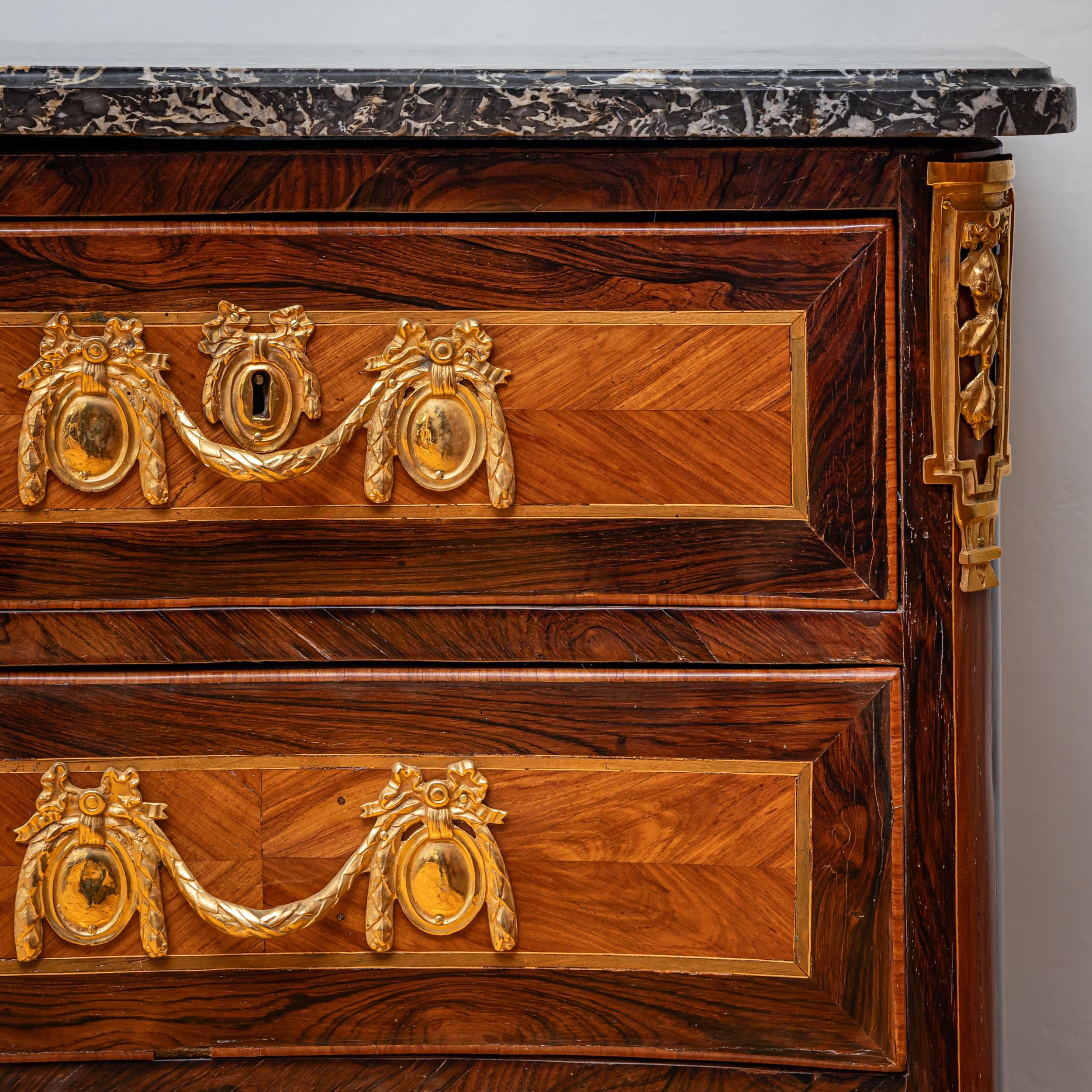 Transitional Commode, France, Second Half of the 18th Century In Excellent Condition For Sale In Greding, DE