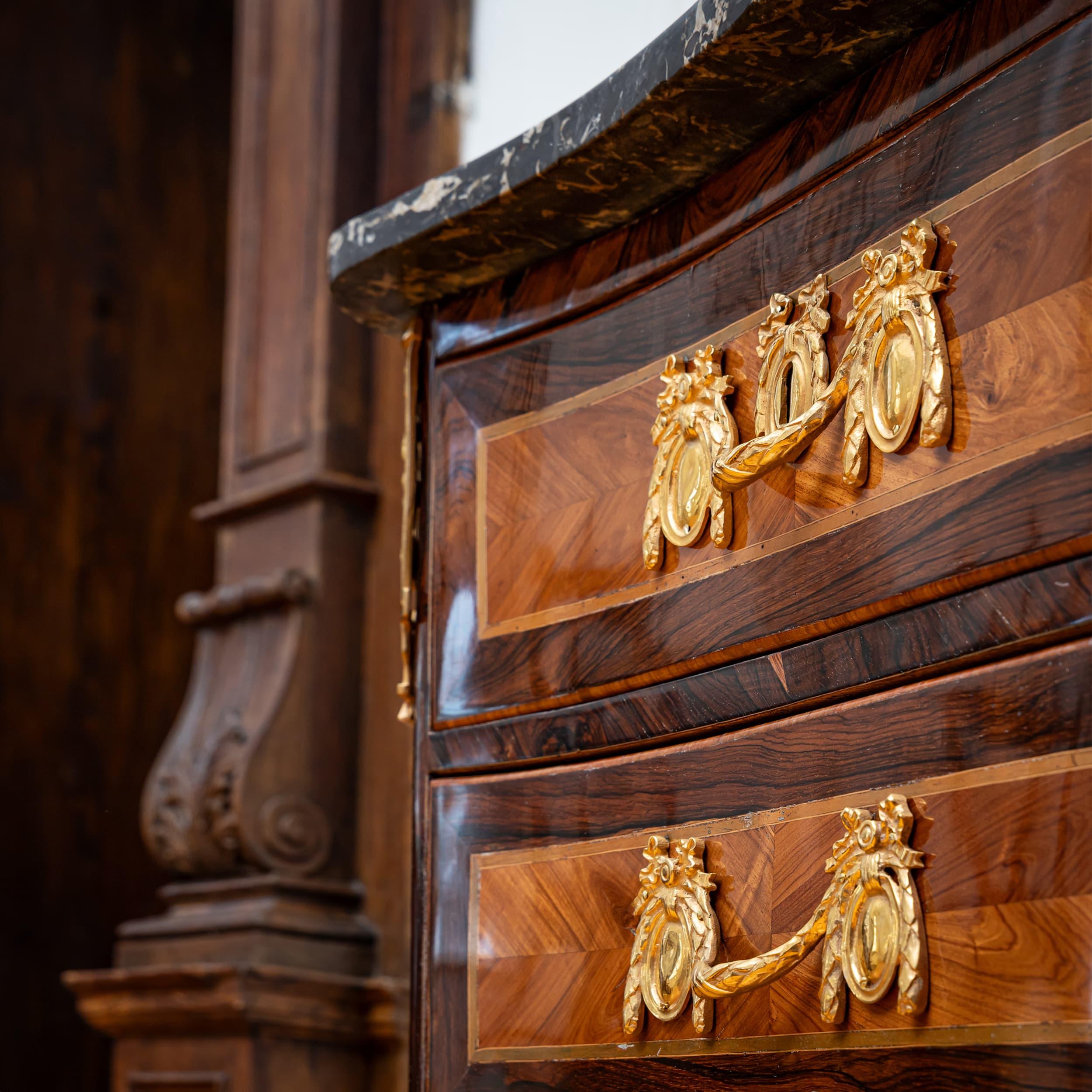 Transitional Commode, France, Second Half of the 18th Century For Sale 1