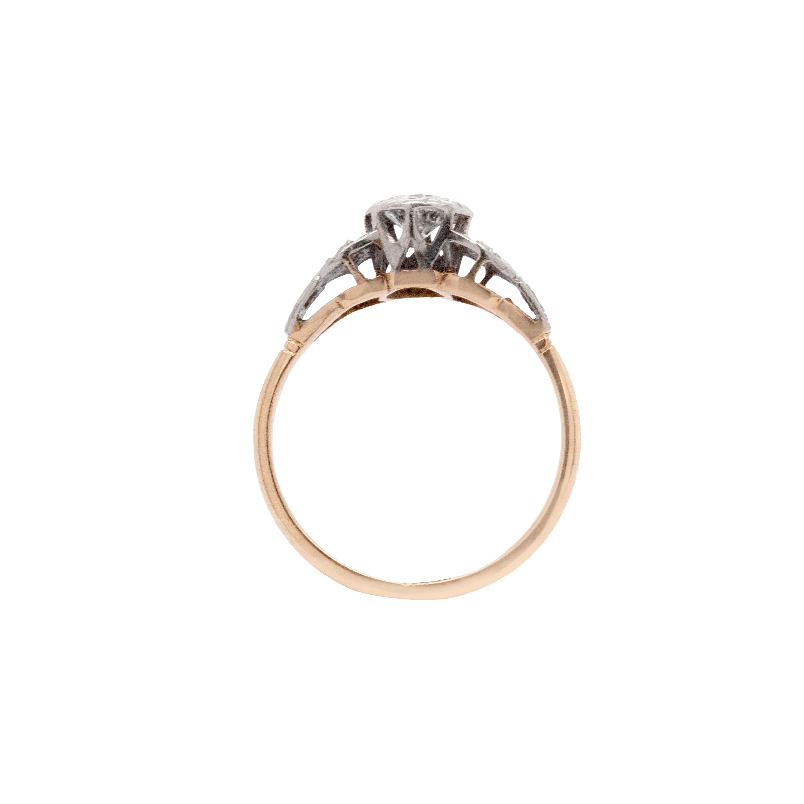 Transitional Cut Diamond 18ct White Gold & Platinum Engagement Ring, c.1950's In Good Condition For Sale In London, GB
