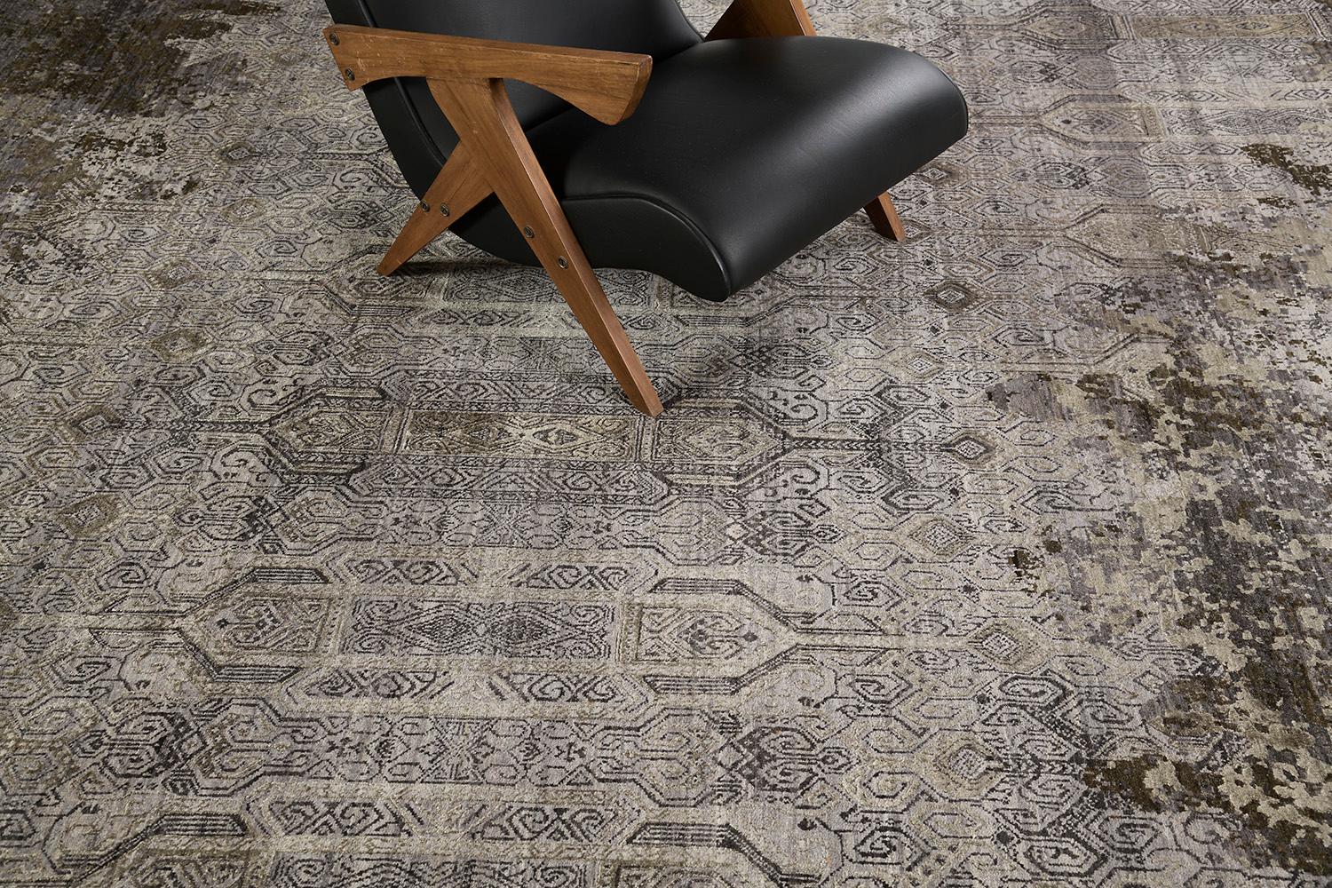 With its fascinating neutral colour scheme and weathered beauty, Sofia' creates this warm ambiance of elegance and tranquility. The abrashed taupe field features dominant elements of Ram's horn representing power, heroism and fertility. A sanctuary