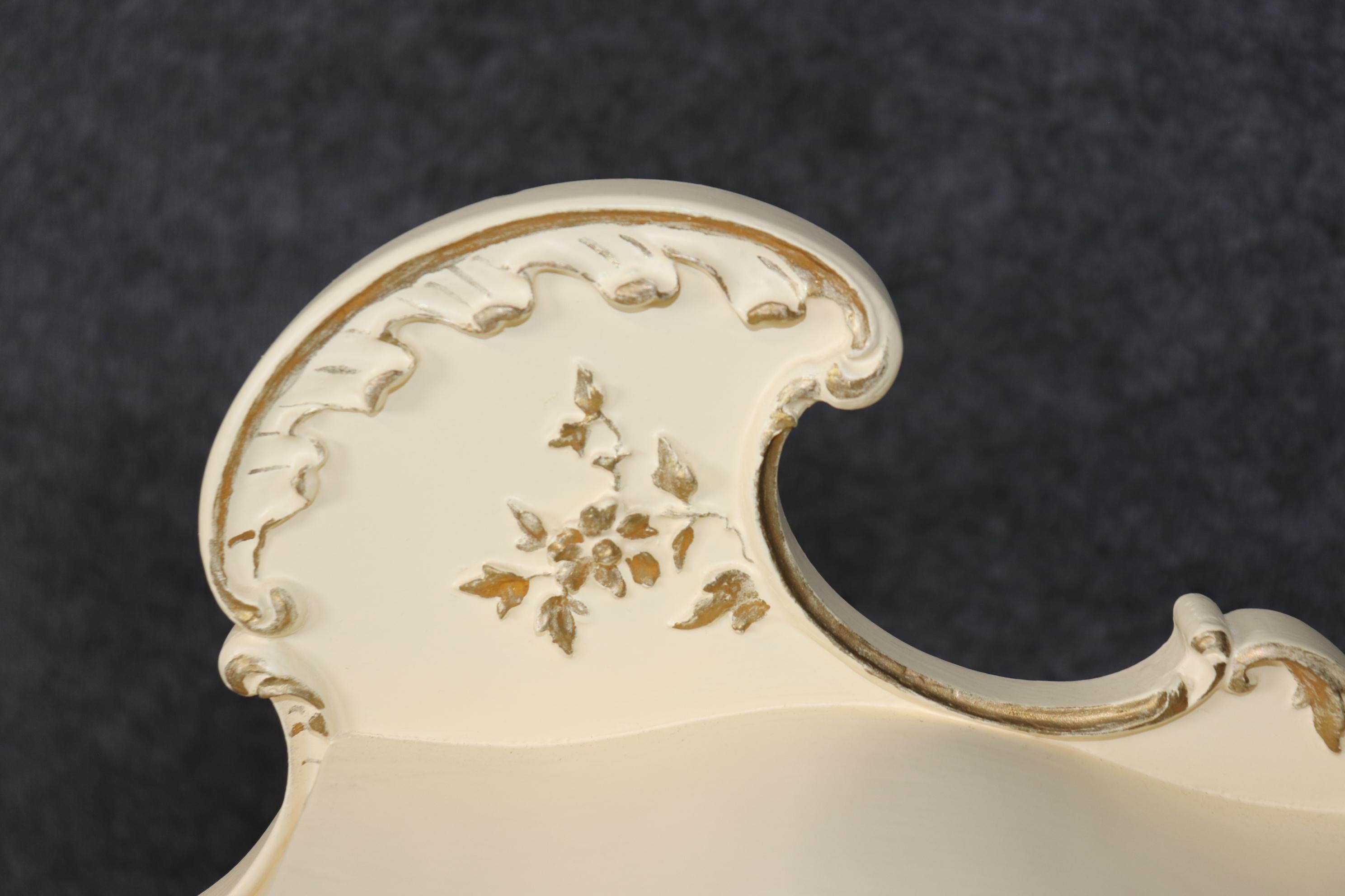 Coiffeuse française de style transition Louis XV Art nouveau décorée de figures figuratives pour femmes en vente 9