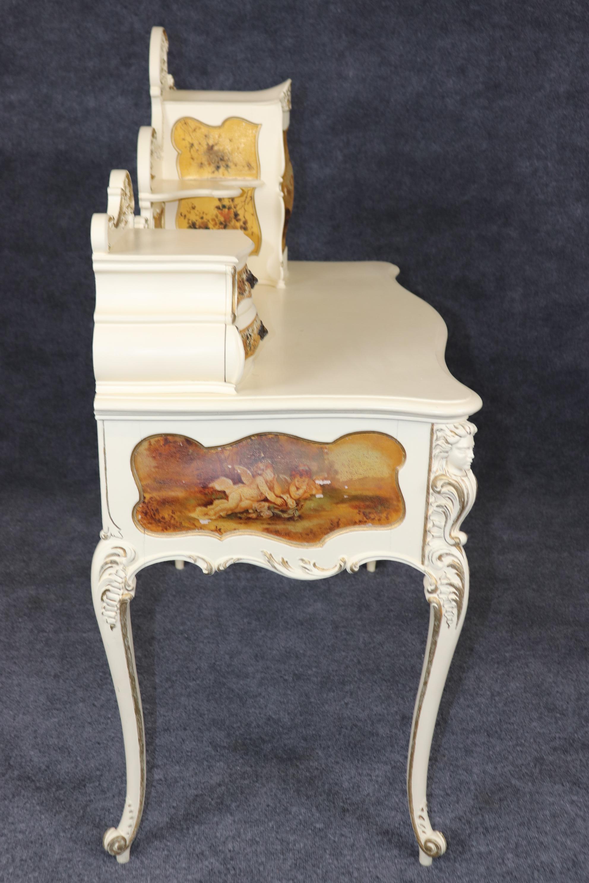 Français Coiffeuse française de style transition Louis XV Art nouveau décorée de figures figuratives pour femmes en vente