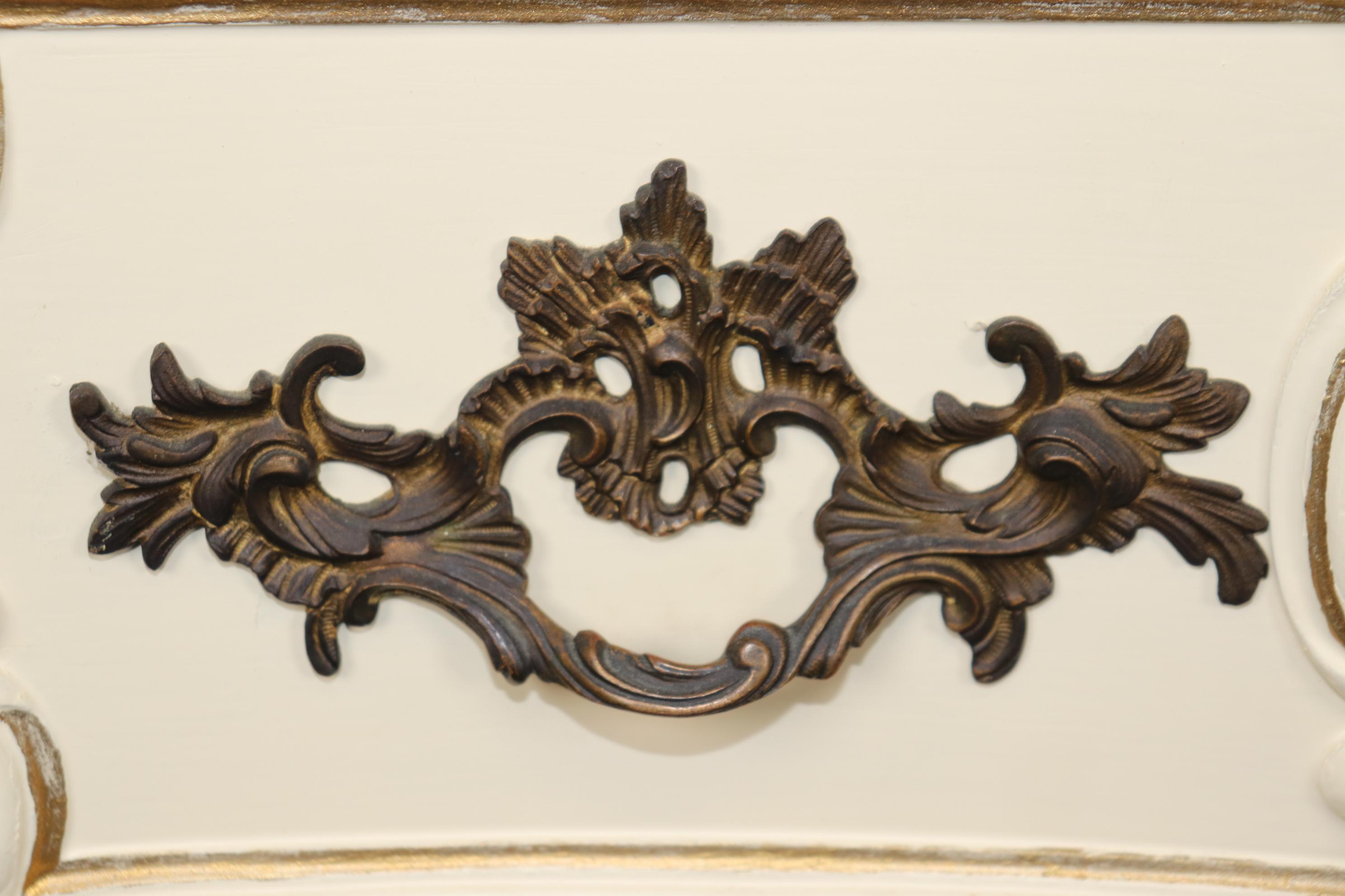 Transitional French Louis XV Art Nouveau Figural Painted Dresser with Mirror For Sale 7