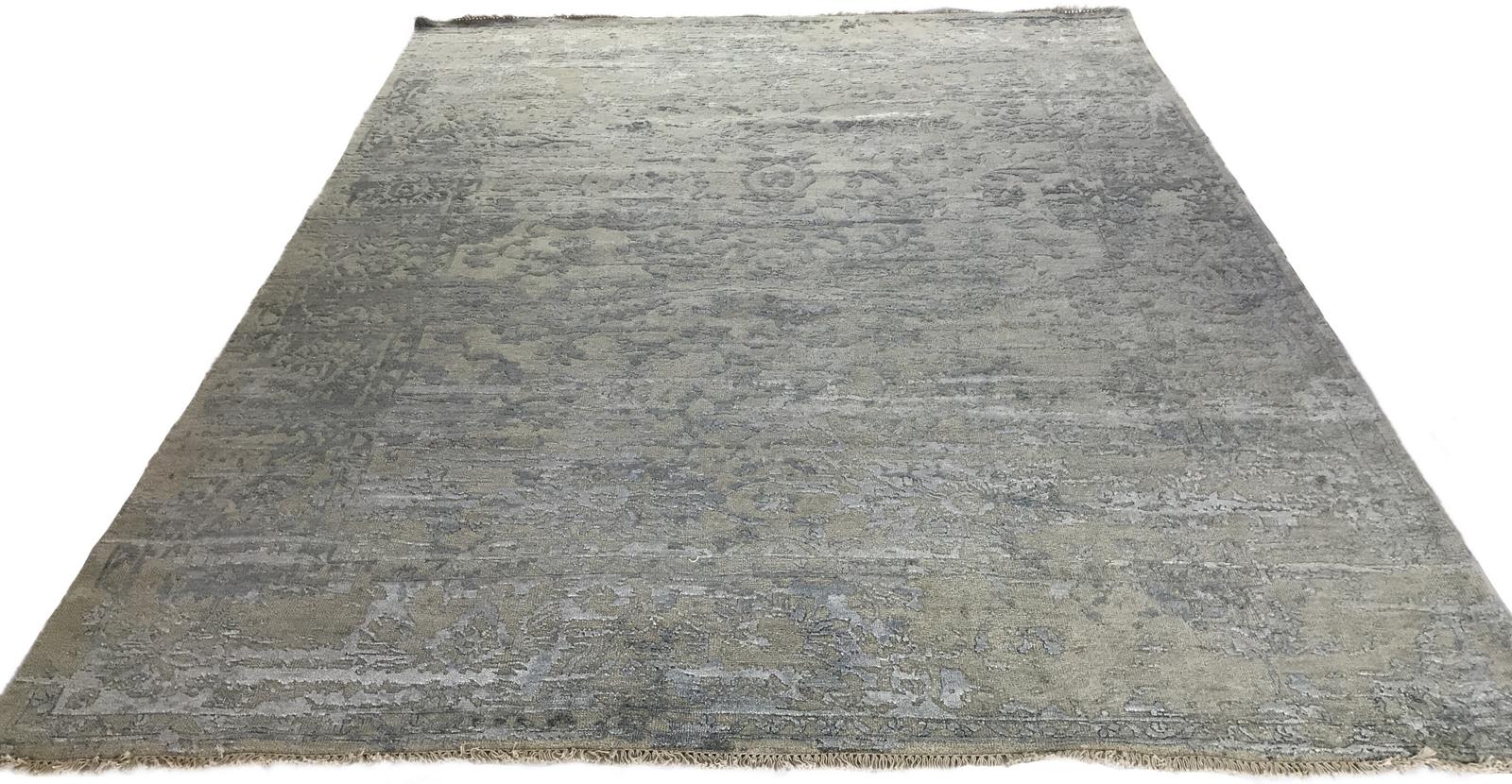 Traditional design meets contemporary colors in this vibrant wool area rug with beige and silver. The high low style creates both visual and tactile appeal, a rug that's lovely to look at and inviting to the touch! Made in India.