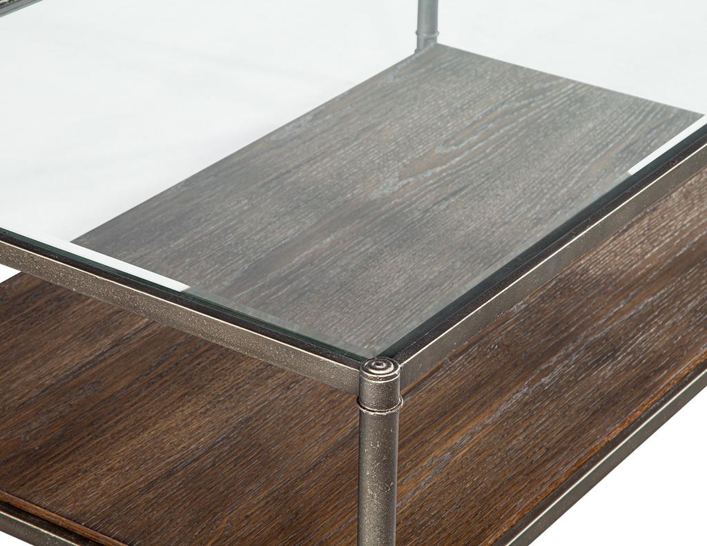Métal Table basse industrielle transitionnelle à 2 niveaux en métal avec base en Oak en vente