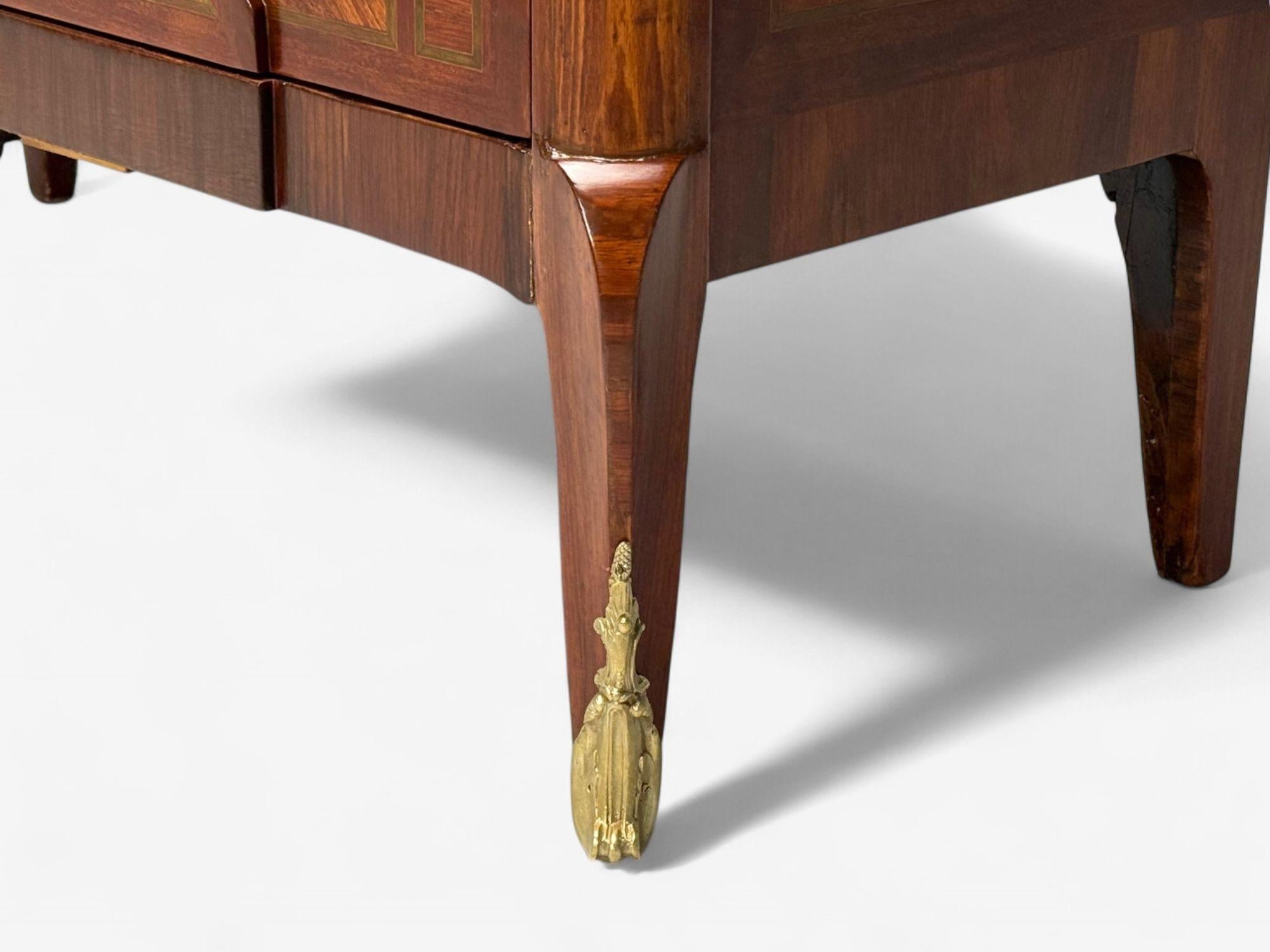Commode di transizione Luigi XV, intarsio, mogano, bronzo, XIX secolo. in vendita 5