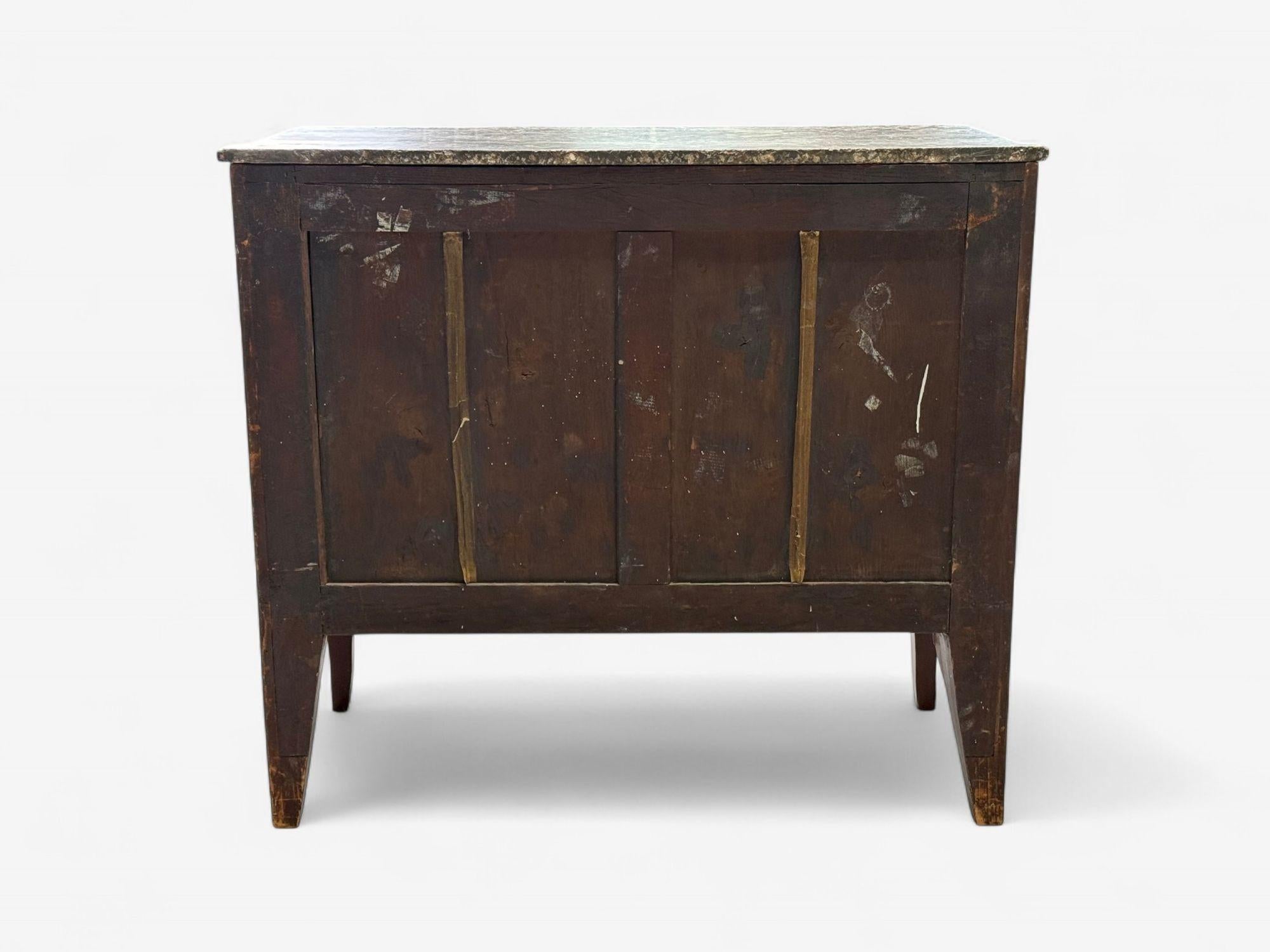 Commode di transizione Luigi XV, intarsio, mogano, bronzo, XIX secolo. in vendita 8