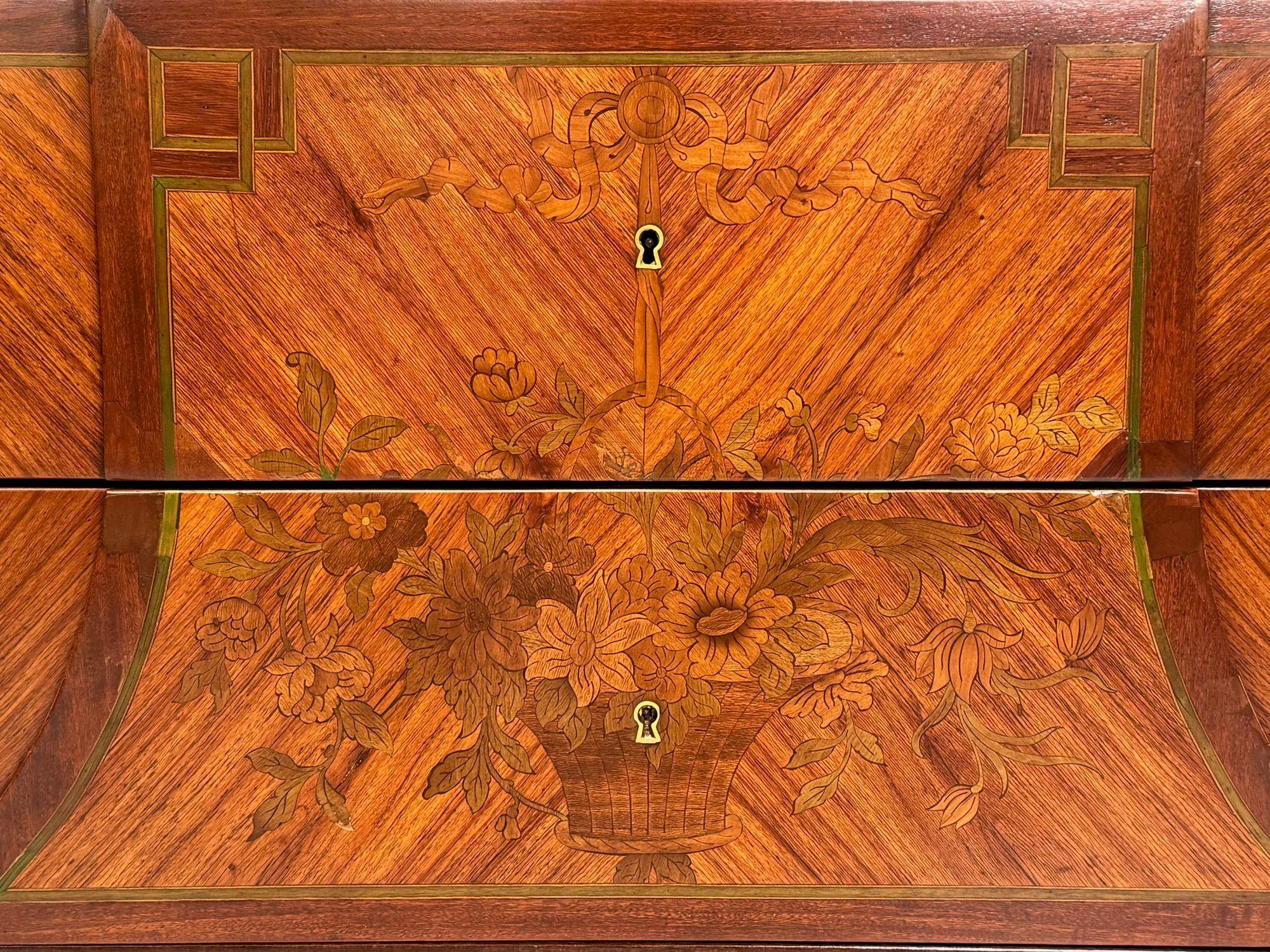 Commode di transizione Luigi XV, intarsio, mogano, bronzo, XIX secolo. in vendita 2