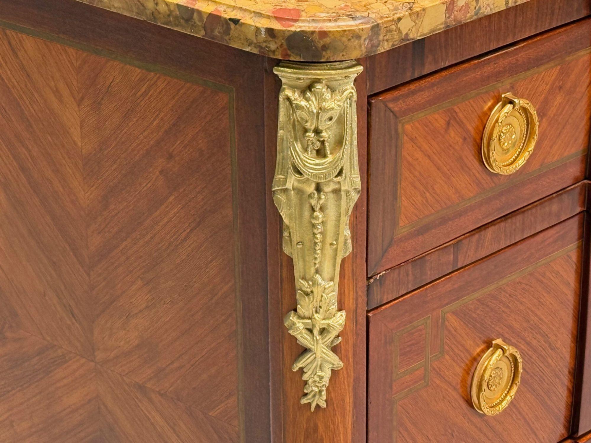 Commode di transizione Luigi XV, intarsio, mogano, bronzo, XIX secolo. in vendita 4