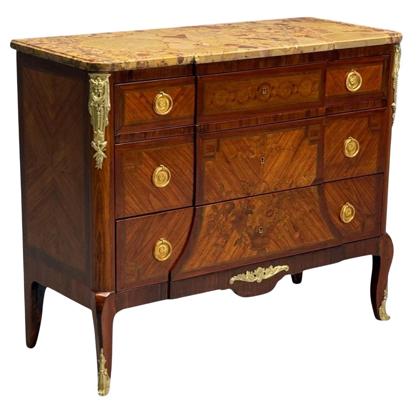 Commode di transizione Luigi XV, intarsio, mogano, bronzo, XIX secolo.