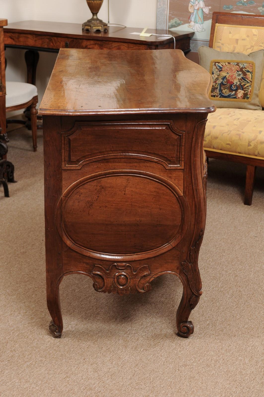 Transitional Louis XV/XVI Walnut Commode with Pierced Apron & Cabriole Legs For Sale 4