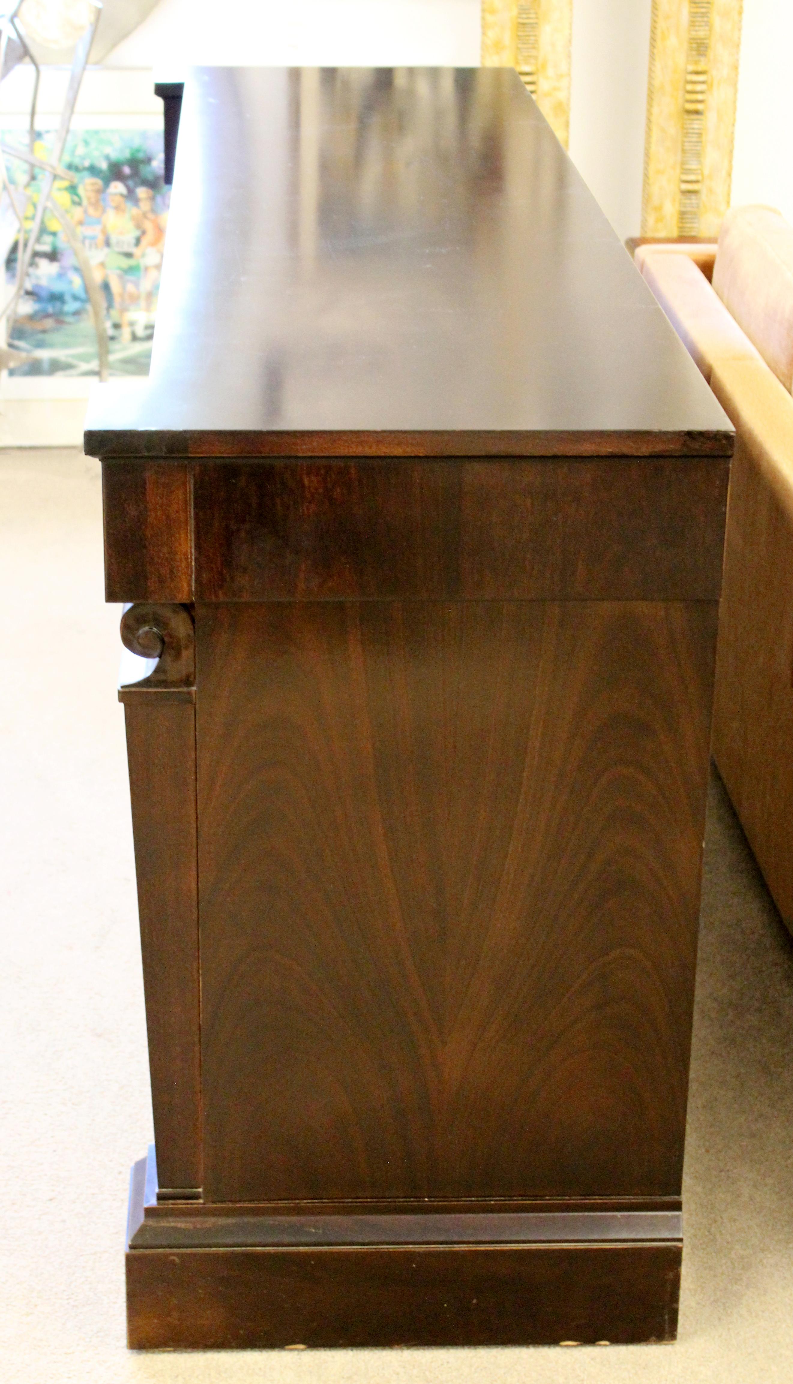 Transitional Modern Baker Carved Mahogany Credenza Sideboard, 1980s In Good Condition In Keego Harbor, MI