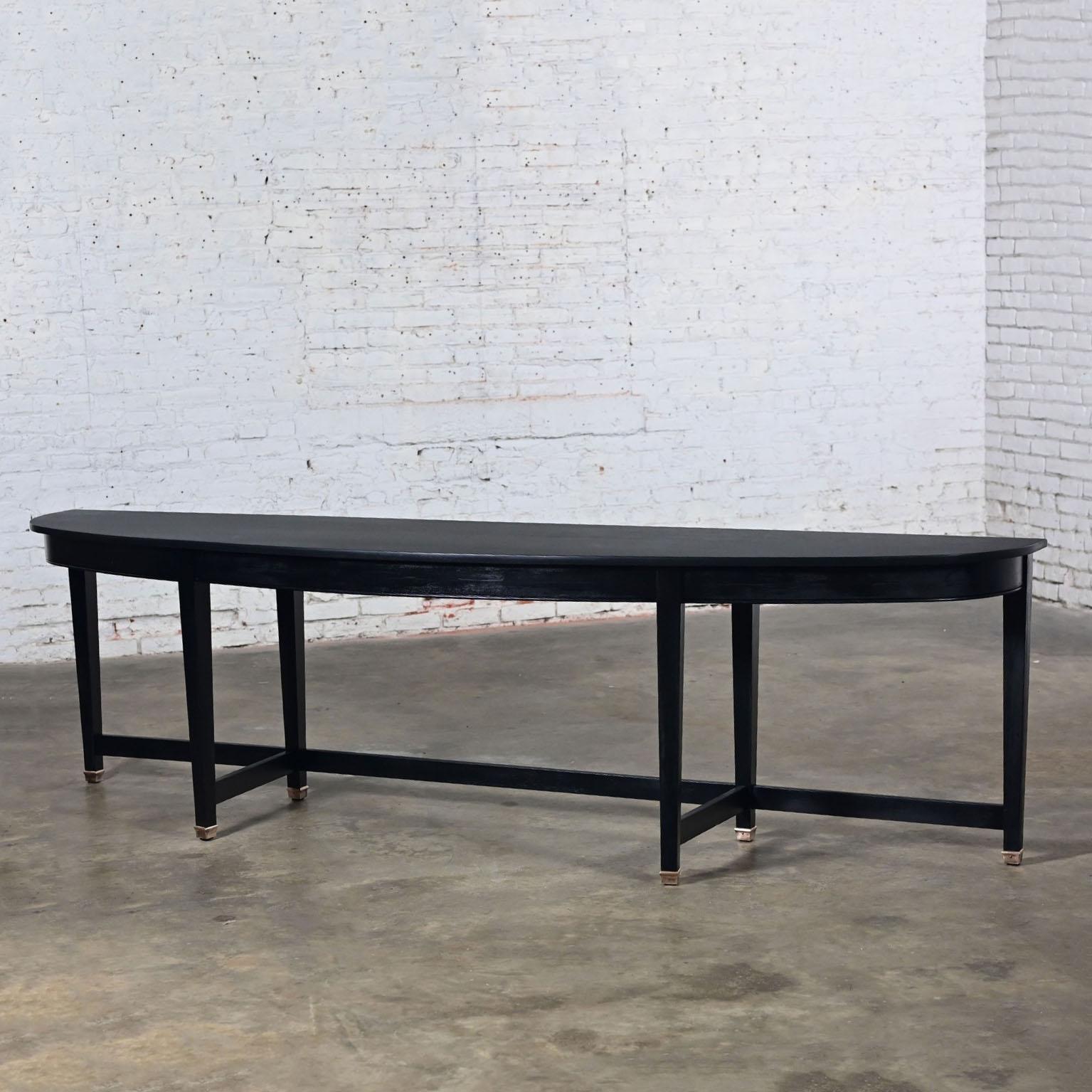 Laiton Table console Demilune en acajou monumental transitionnel Finition peinte en noir en vente