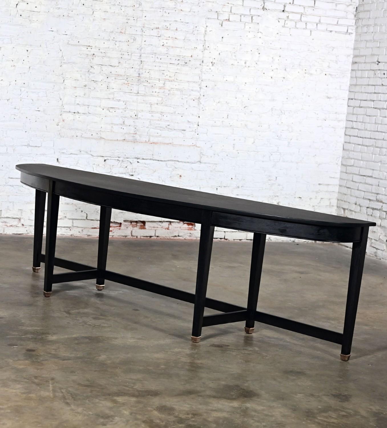 Table console Demilune en acajou monumental transitionnel Finition peinte en noir en vente 1