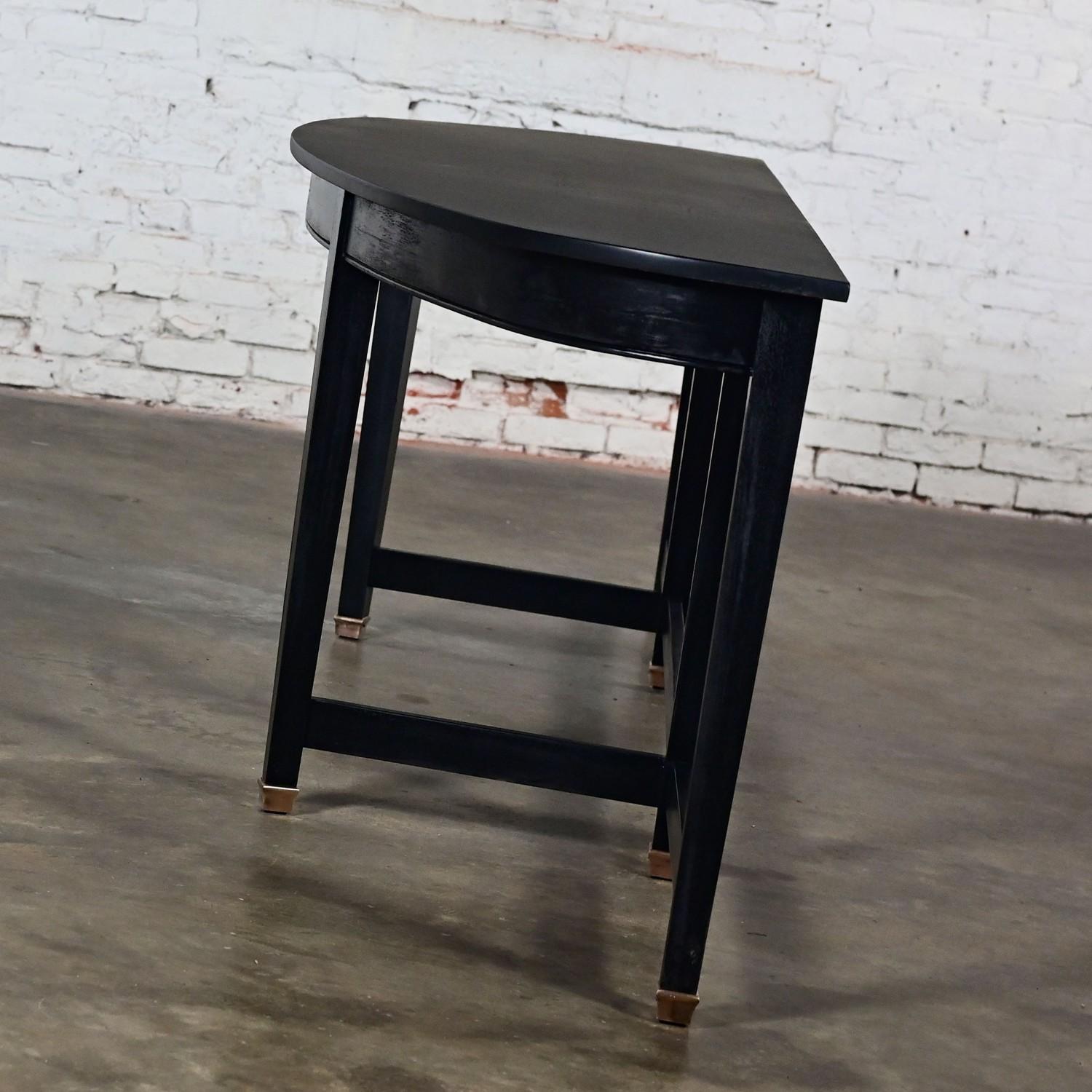 Table console Demilune en acajou monumental transitionnel Finition peinte en noir en vente 2