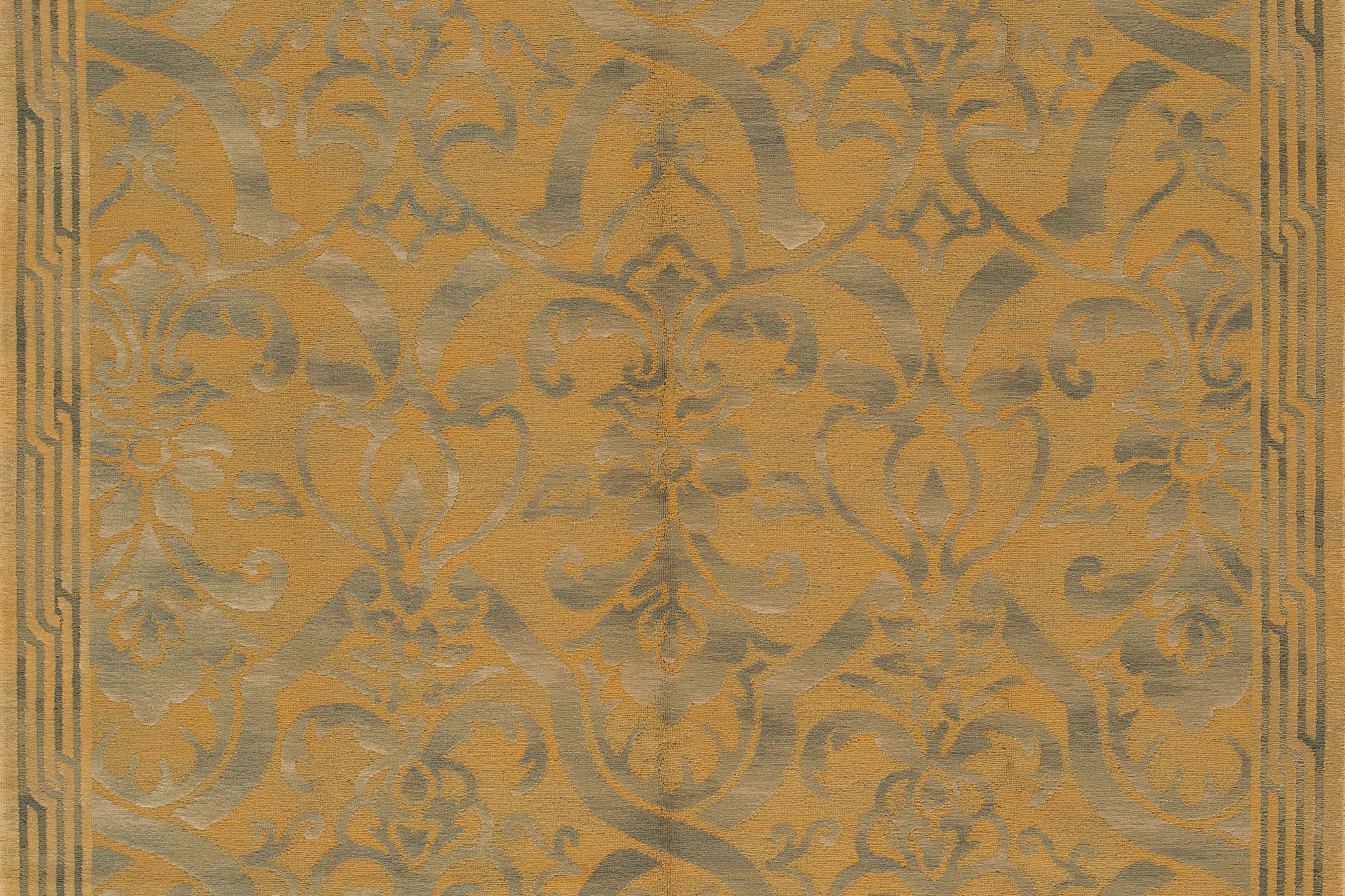 tapis népalais transitionnel du 21e siècle avec un motif floral doré sur toute sa surface. Ce tapis mesure 8'10