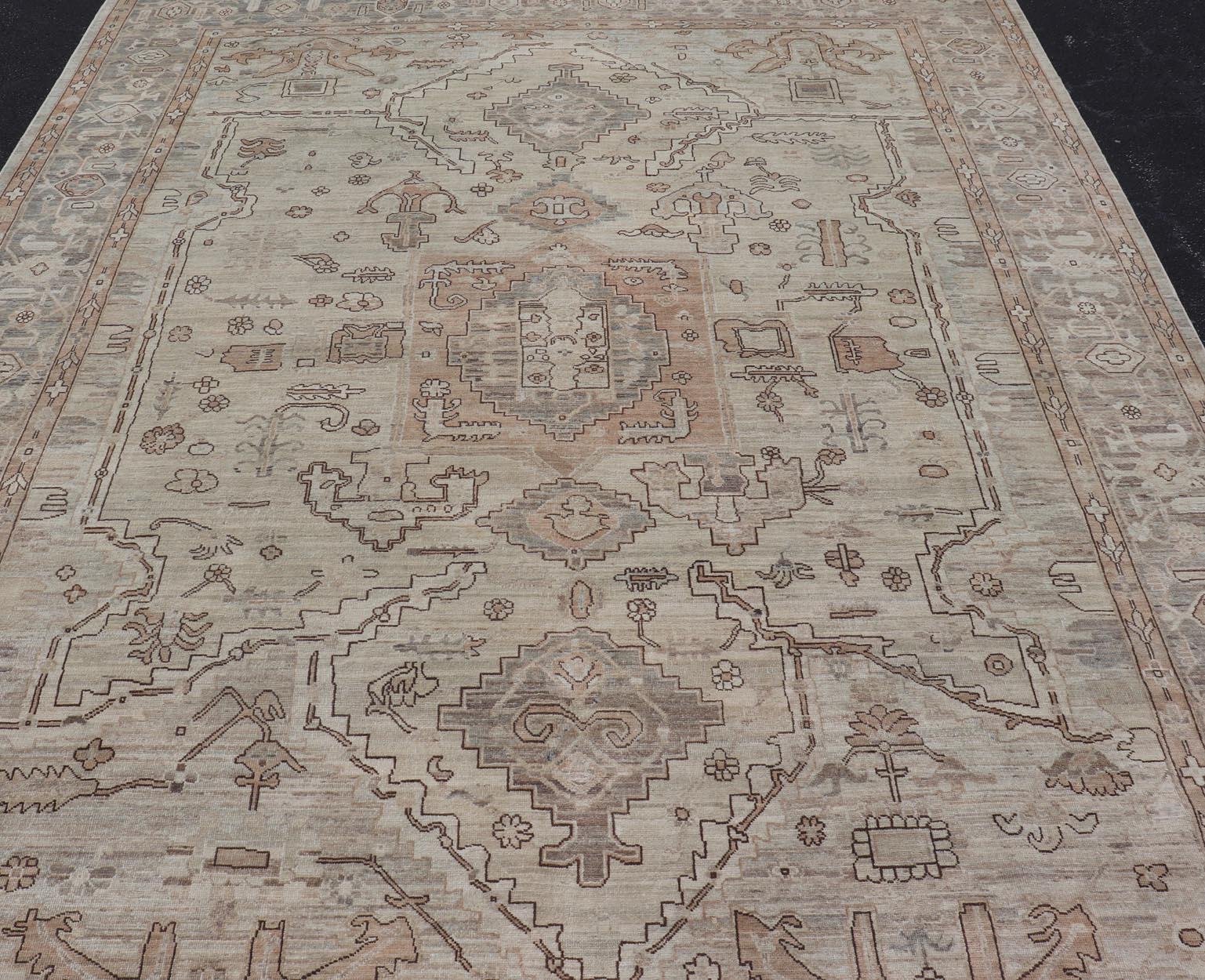 Tapis transitionnel Oushak avec champs et accents taupe doux en brun 8'9 x 11'7 en vente 4