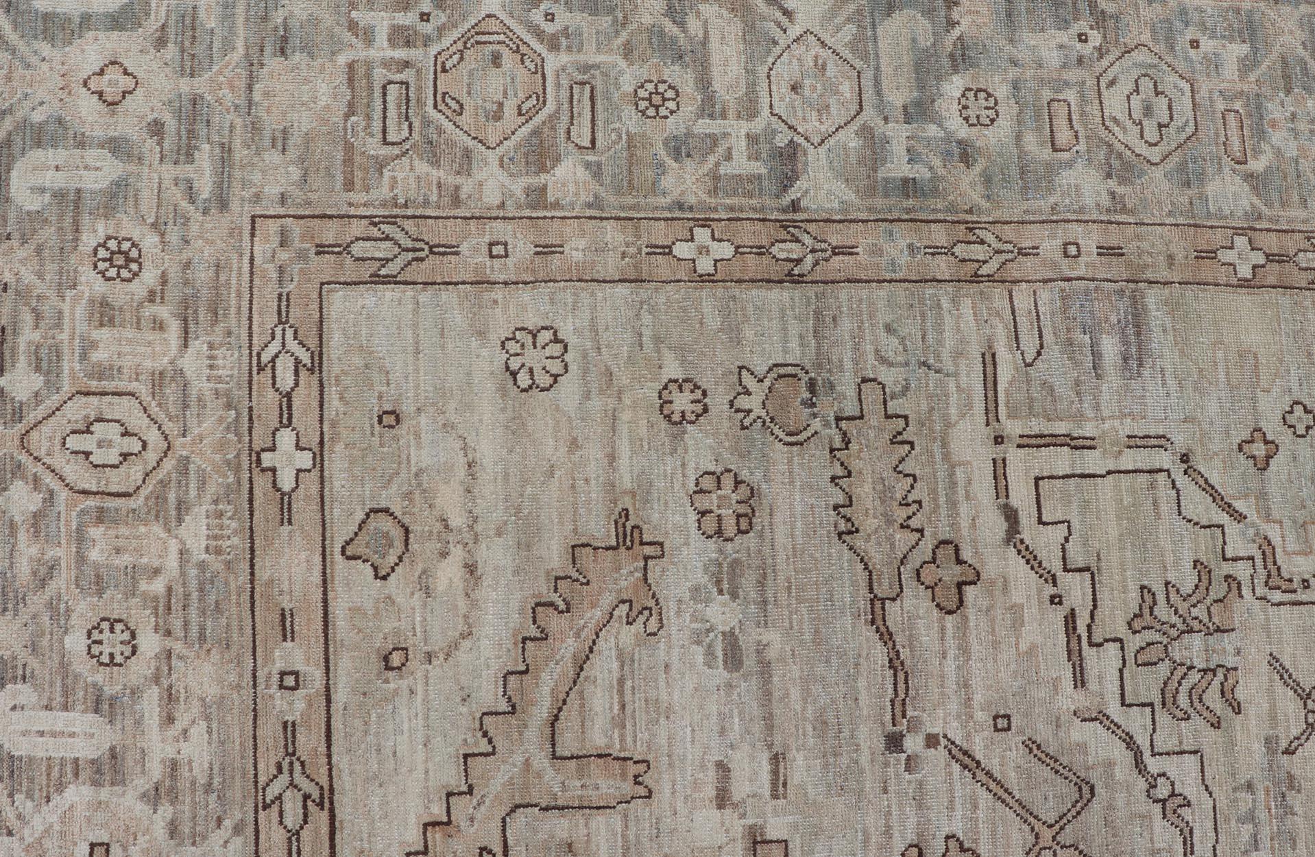 Tapis transitionnel Oushak avec champs et accents taupe doux en brun 8'9 x 11'7 en vente 7