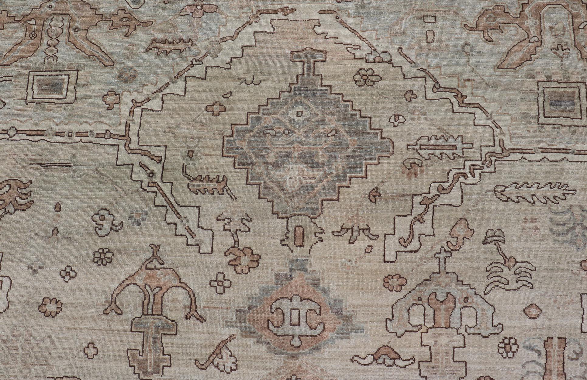 Tapis transitionnel Oushak avec champs et accents taupe doux en brun 8'9 x 11'7 en vente 9