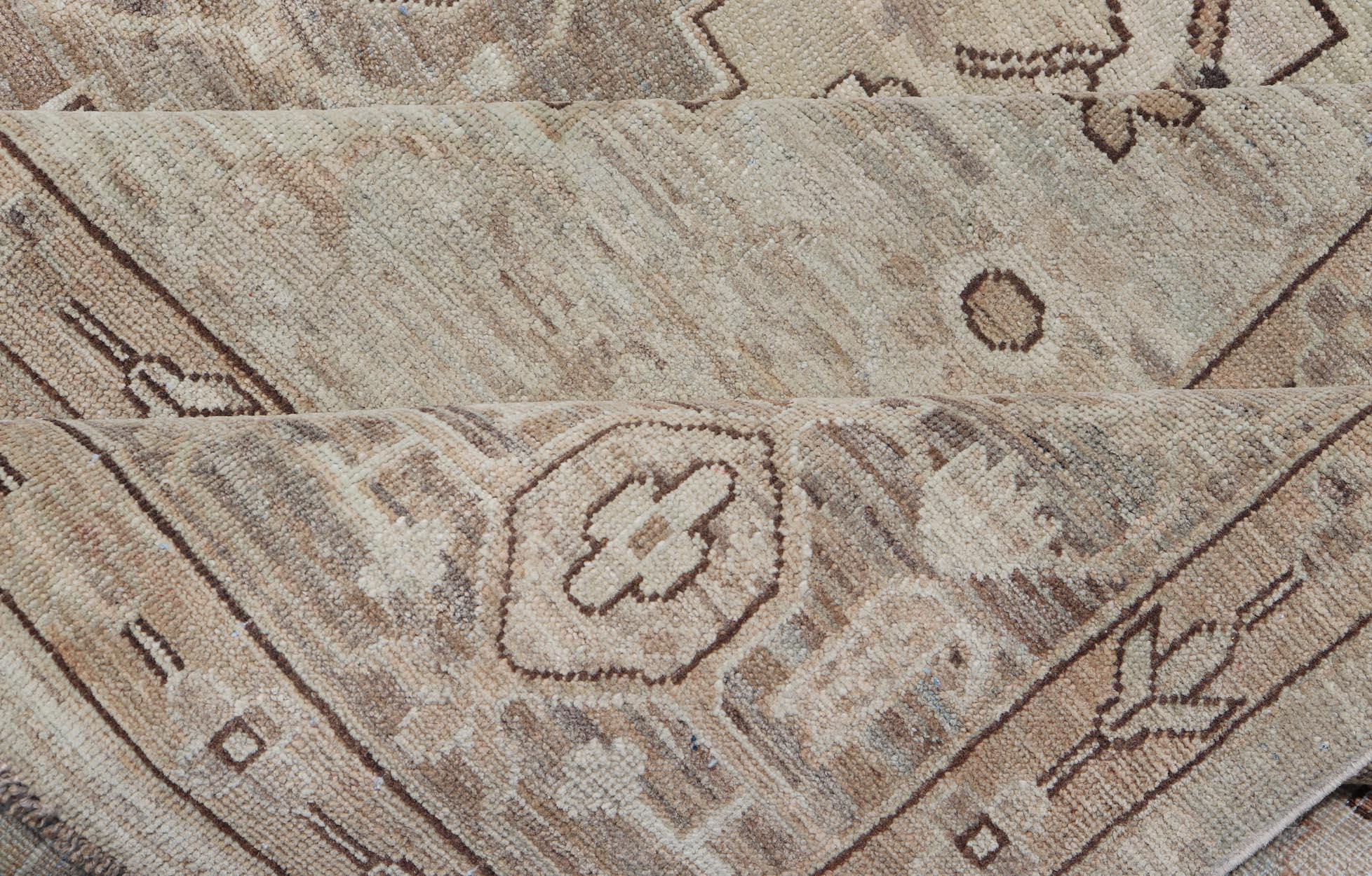 Tapis transitionnel Oushak avec champs et accents taupe doux en brun 8'9 x 11'7 en vente 1