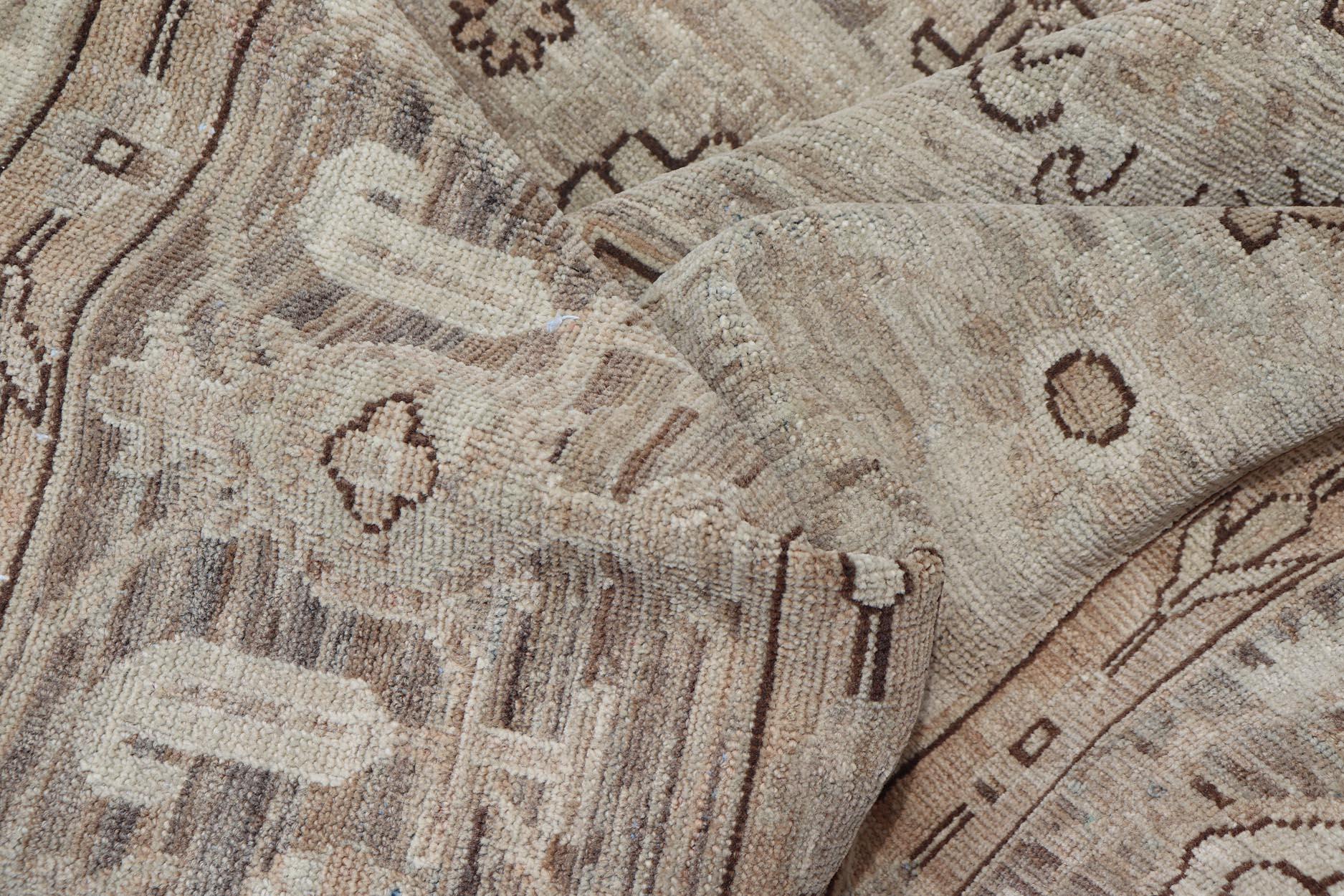 Tapis transitionnel Oushak avec champs et accents taupe doux en brun 8'9 x 11'7 en vente 2