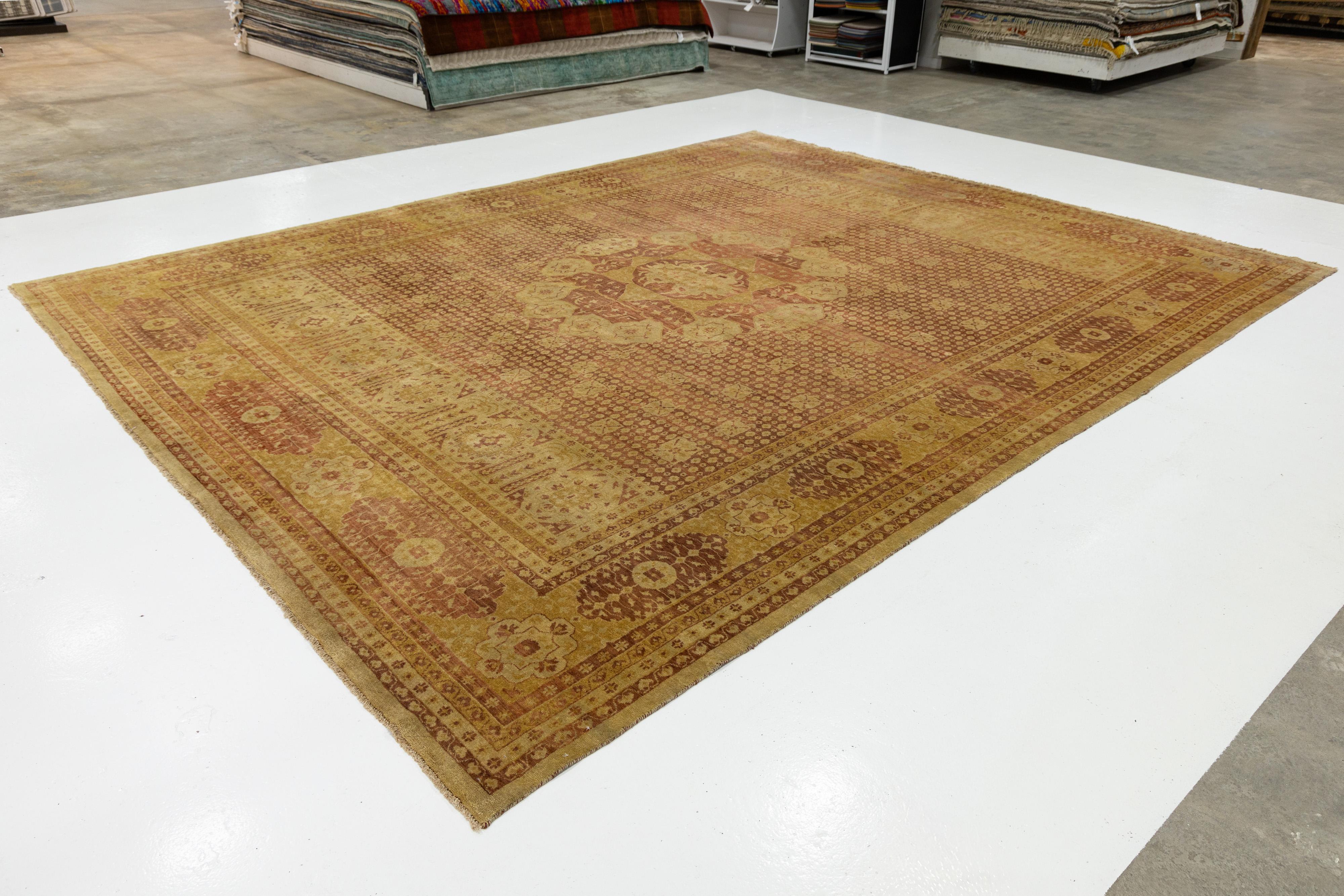 Nou�é à la main Tapis transitionnel en laine de style Oushak, fait à la main en Terracota, avec motifs de médaillons en vente