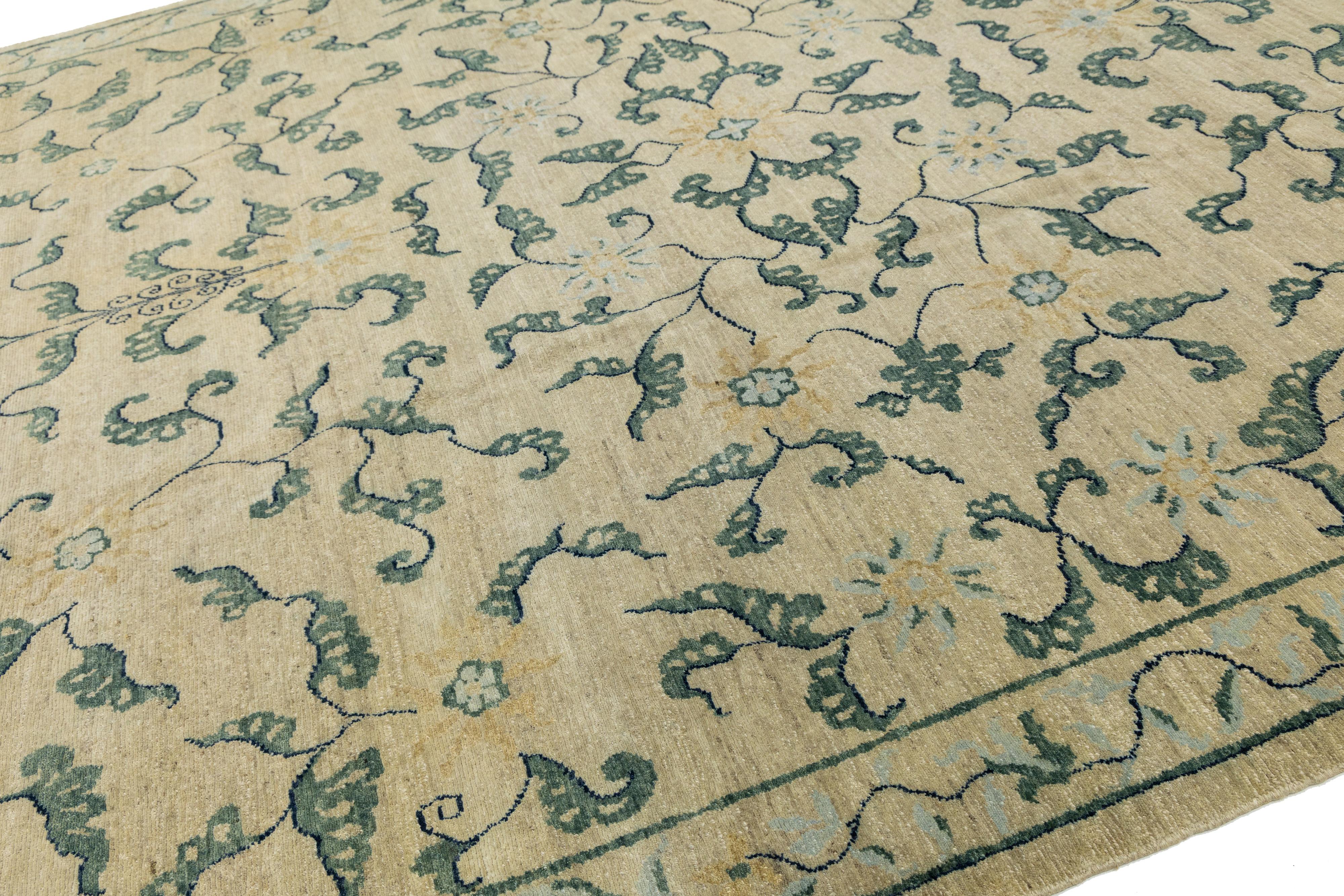 Alfombra Transicional De Lana Sobredimensionada Hecha A Mano En Beige Con Diseño Allover Anudado a mano en venta