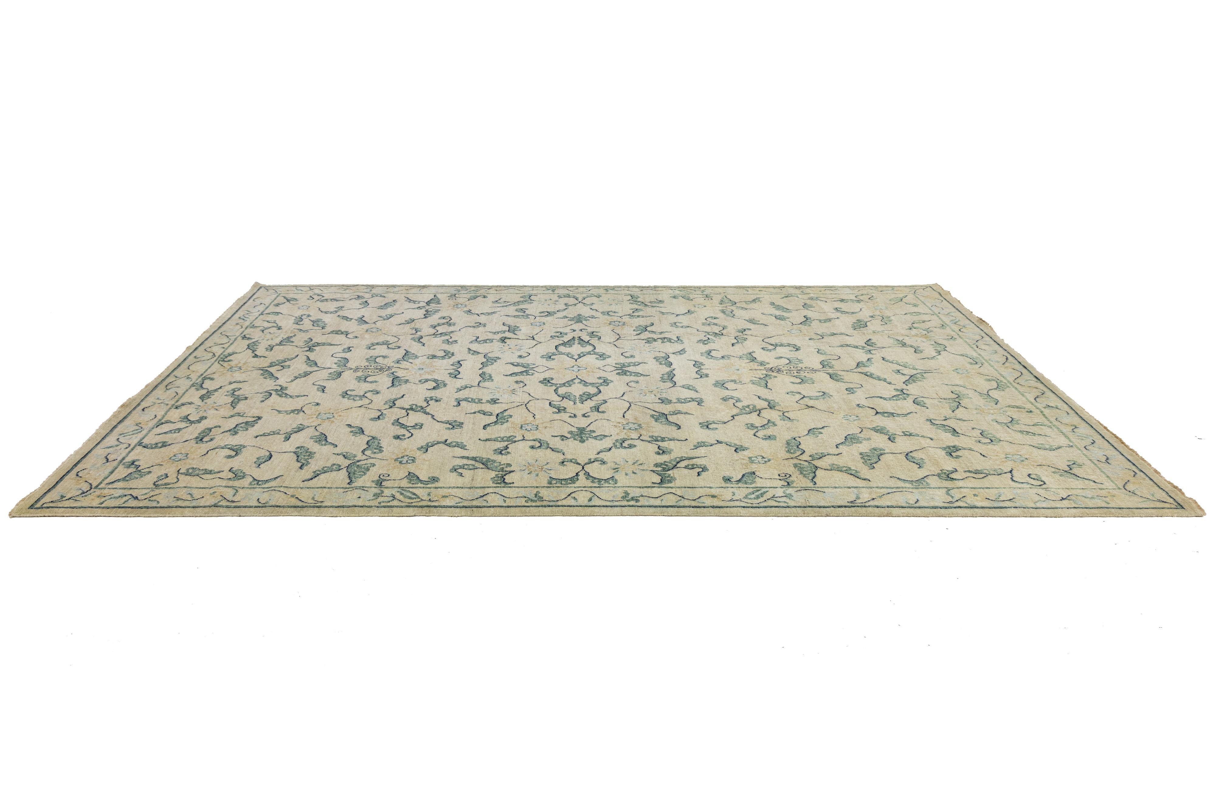 Alfombra Transicional De Lana Sobredimensionada Hecha A Mano En Beige Con Diseño Allover Siglo XXI y contemporáneo en venta