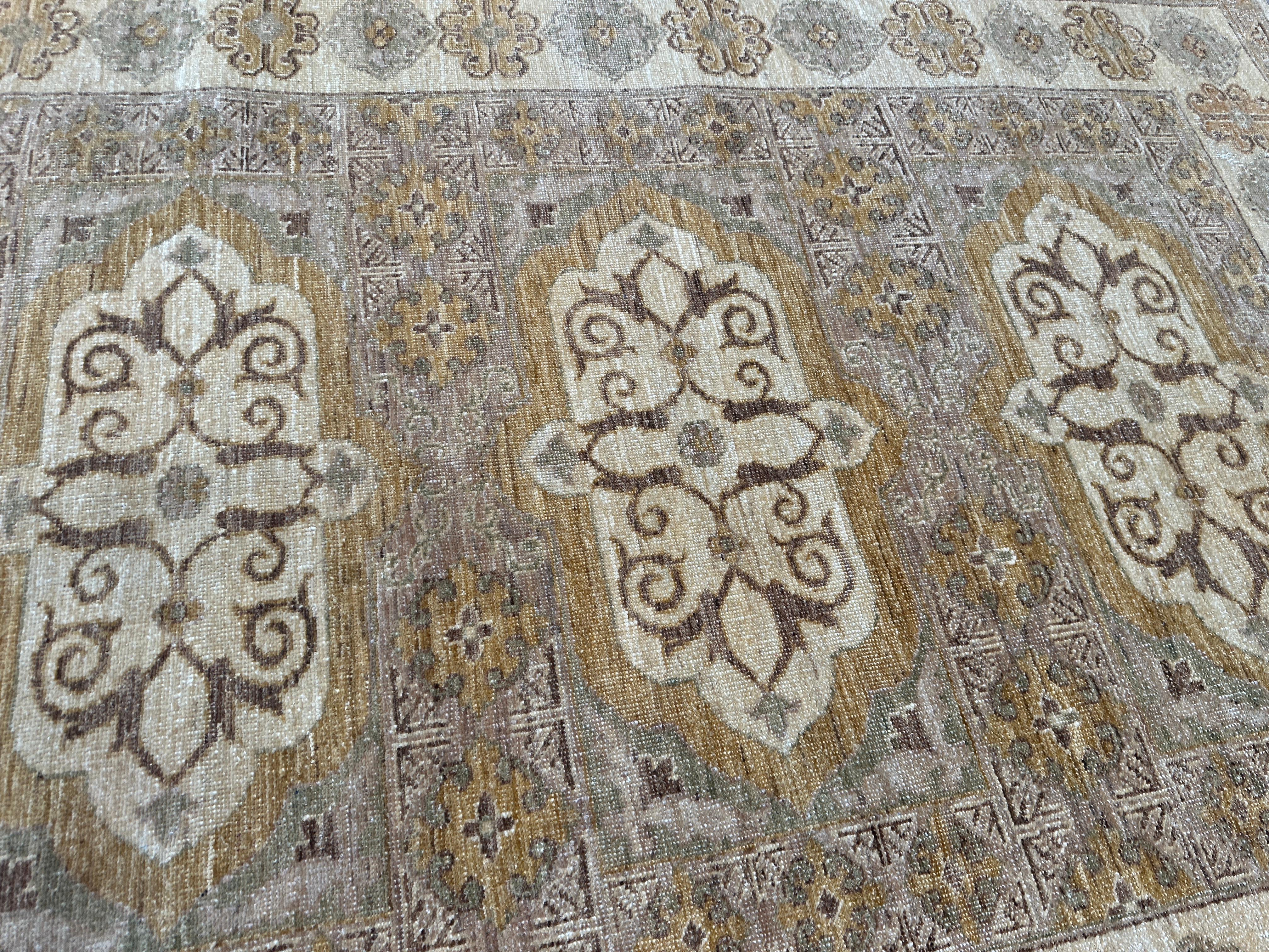 Übergangsteppich aus pakistanischer Wolle - 4' x 5'4