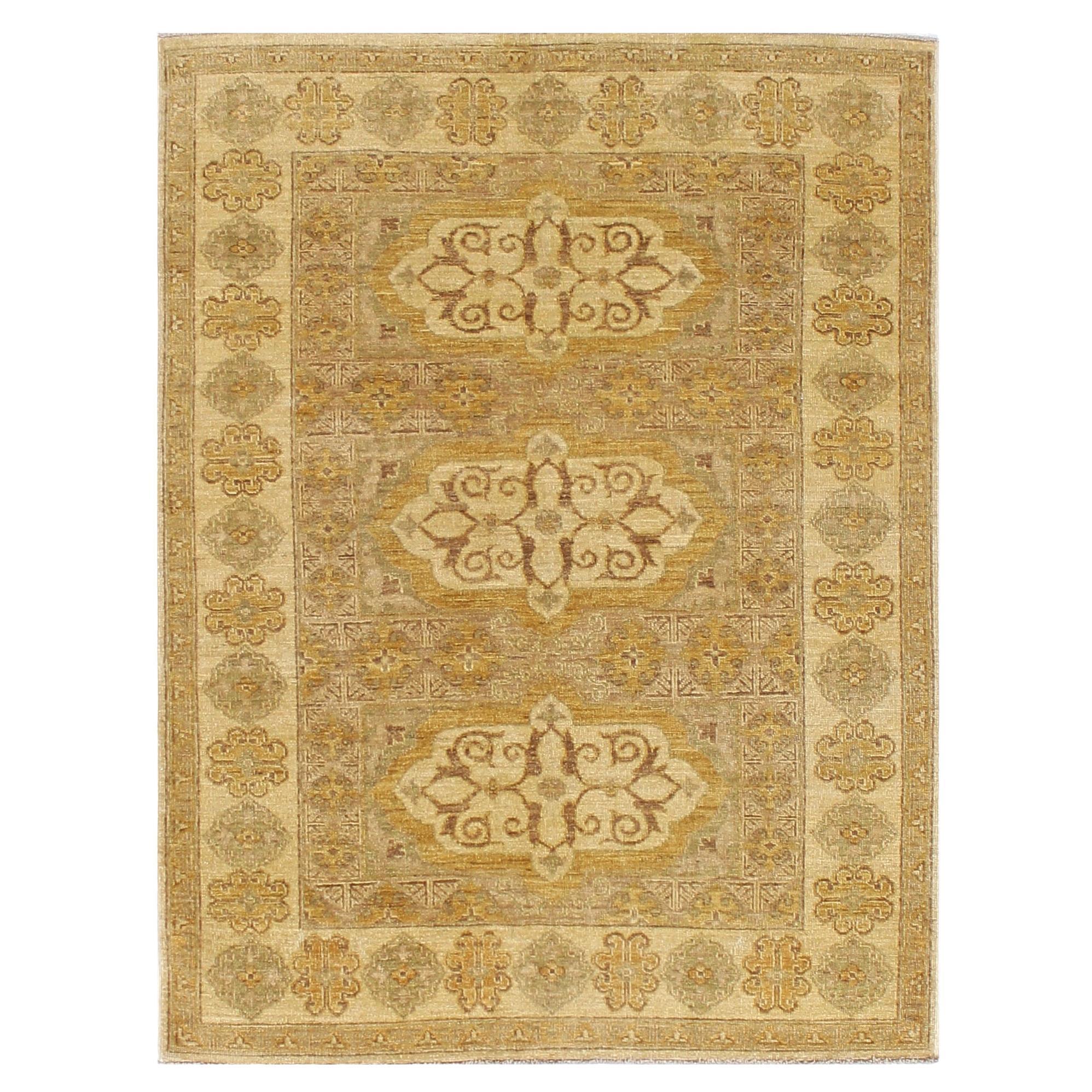 Alfombra paquistaní transicional de lana - 4' x 5'4", Beige y Marrón