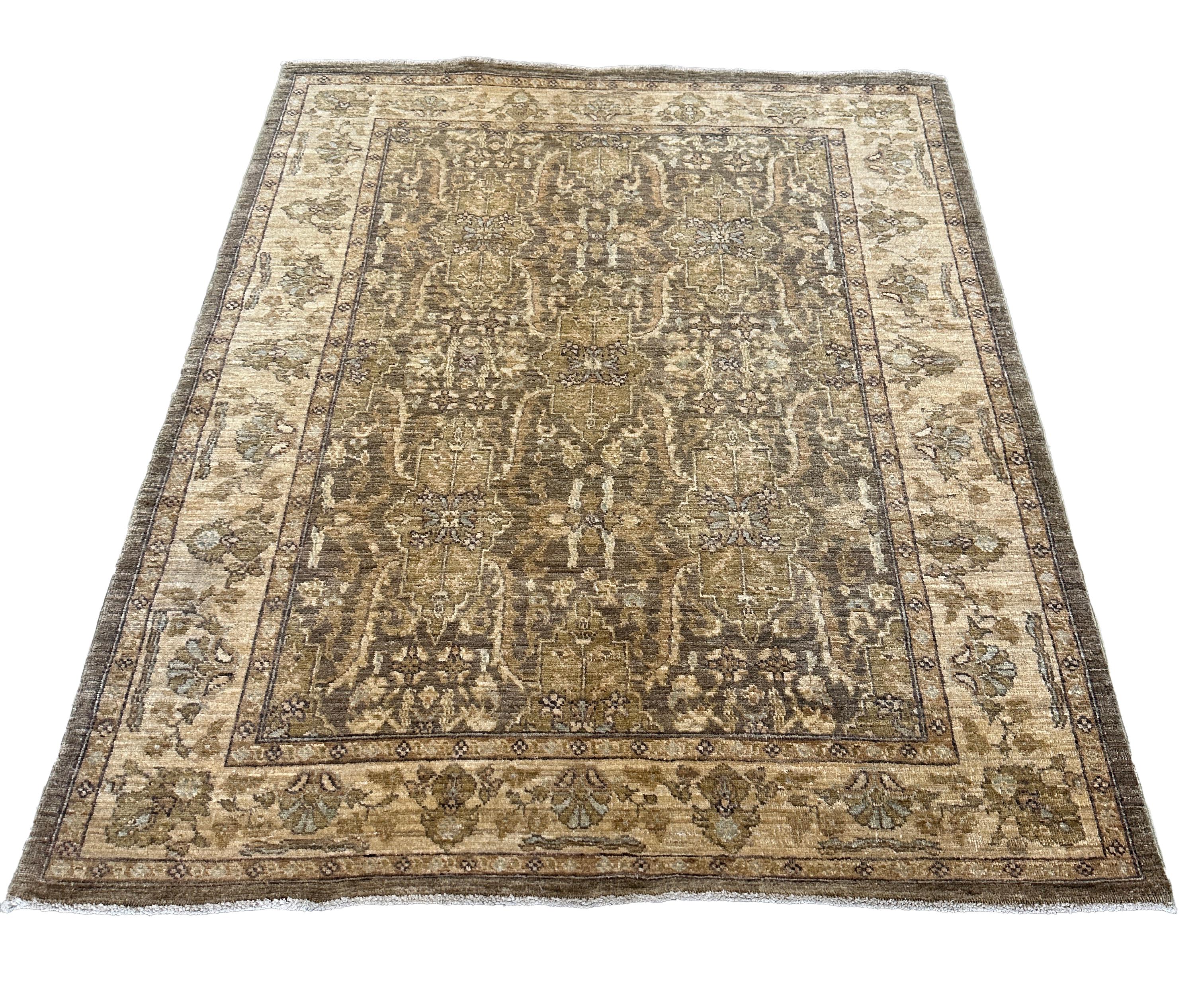 Transitional Pakistani Wool Rug - 4x5 Rich Browns and Beiges (Pakistanisch) im Angebot
