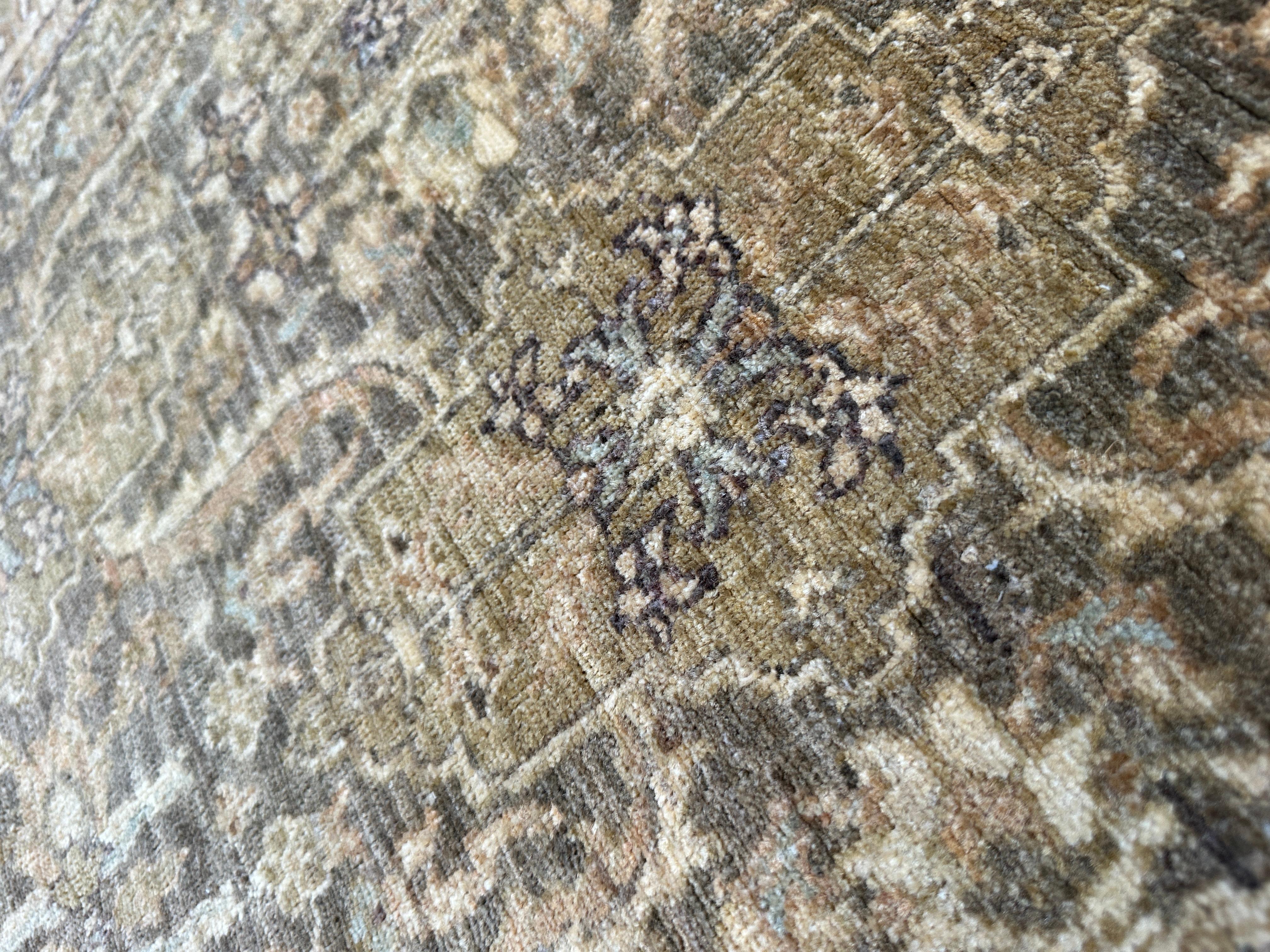 Transitional Pakistani Wool Rug - 4x5 Rich Browns and Beiges (21. Jahrhundert und zeitgenössisch) im Angebot
