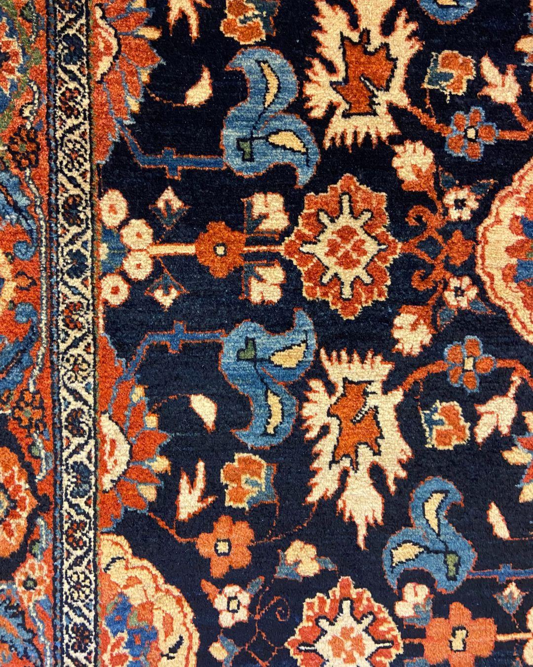 Tapis persan transitionnel, laine indigo, rouge et bleue, 4' x 6', moderne/classique en vente 2