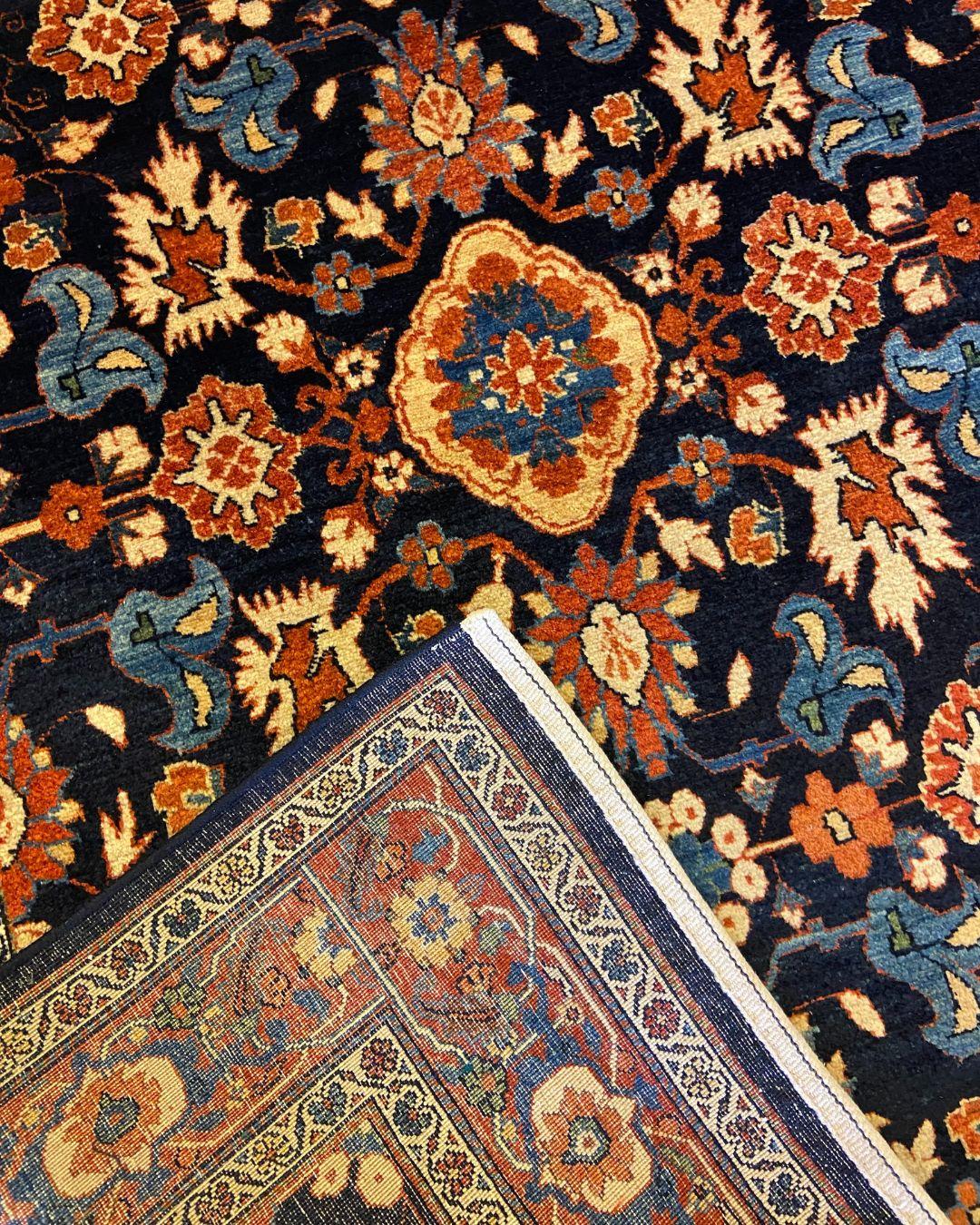 Tapis persan transitionnel, laine indigo, rouge et bleue, 4' x 6', moderne/classique en vente 4