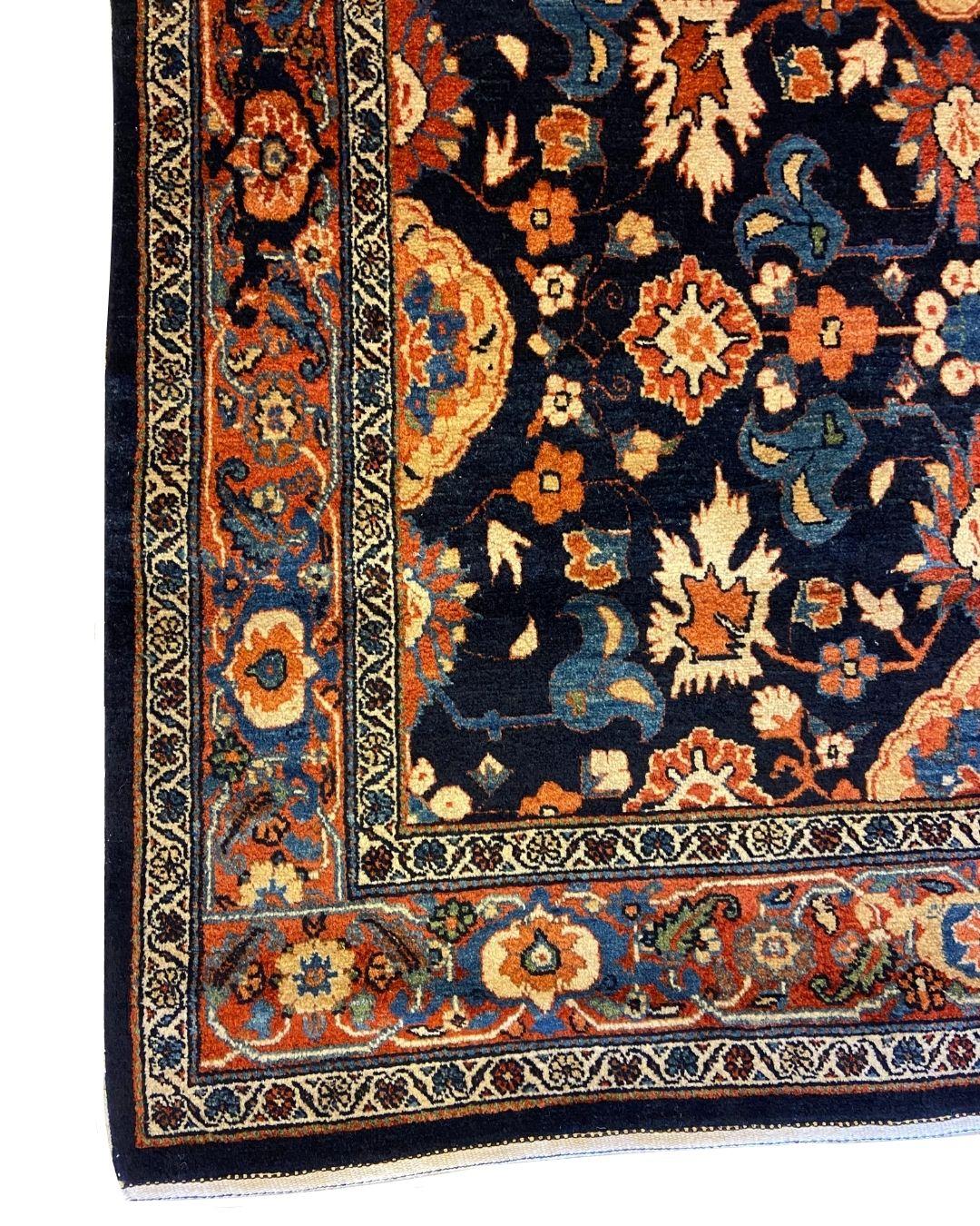 Moderne Tapis persan transitionnel, laine indigo, rouge et bleue, 4' x 6', moderne/classique en vente