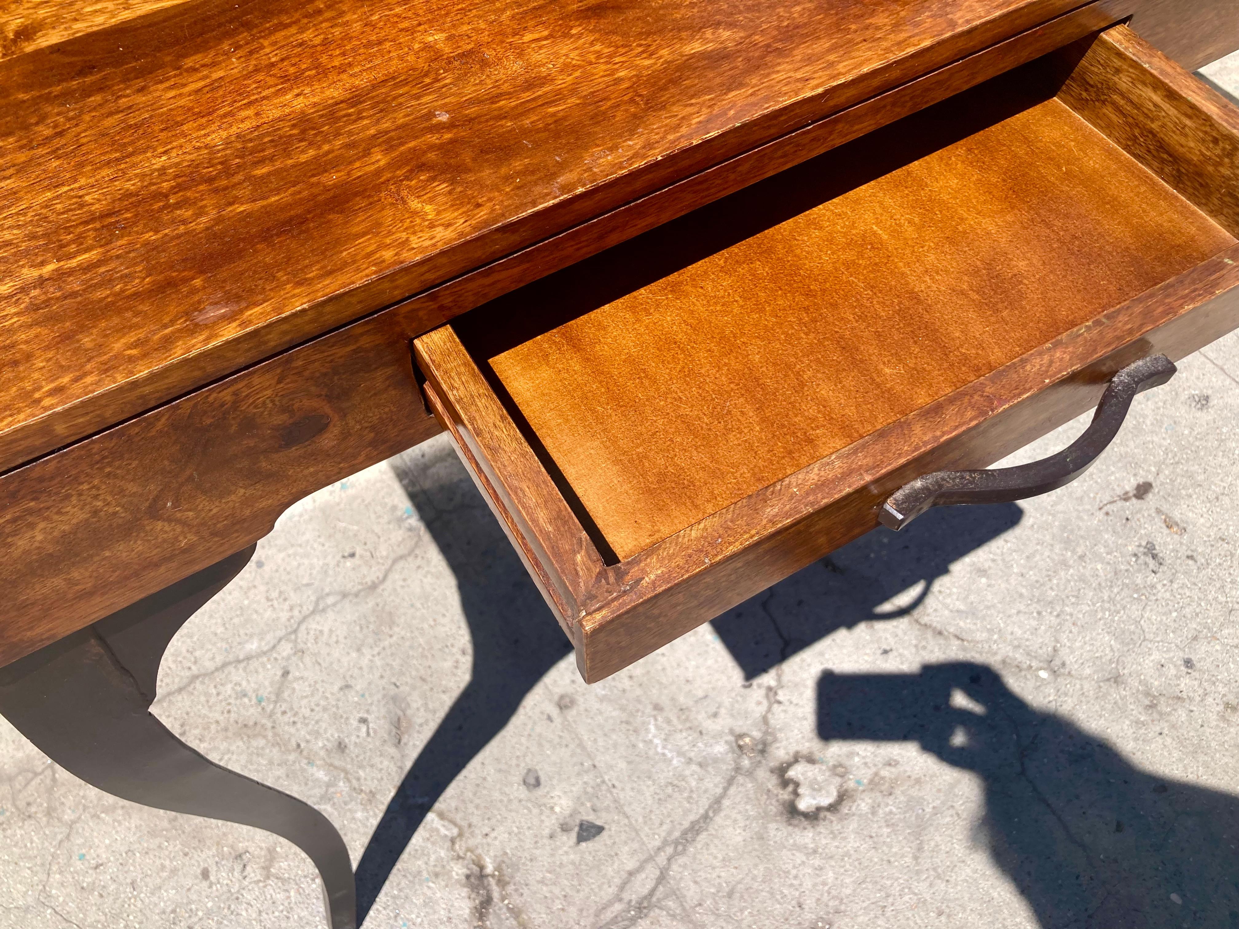 Transitional Petit Desk With French Influences For Sale 4