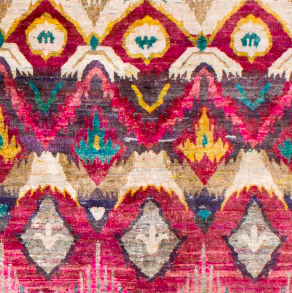 Handgeknüpfter Teppich aus natürlicher Seide, umweltfreundlicher Teppich in Rosa, Beige und Gold  (Indisch) im Angebot