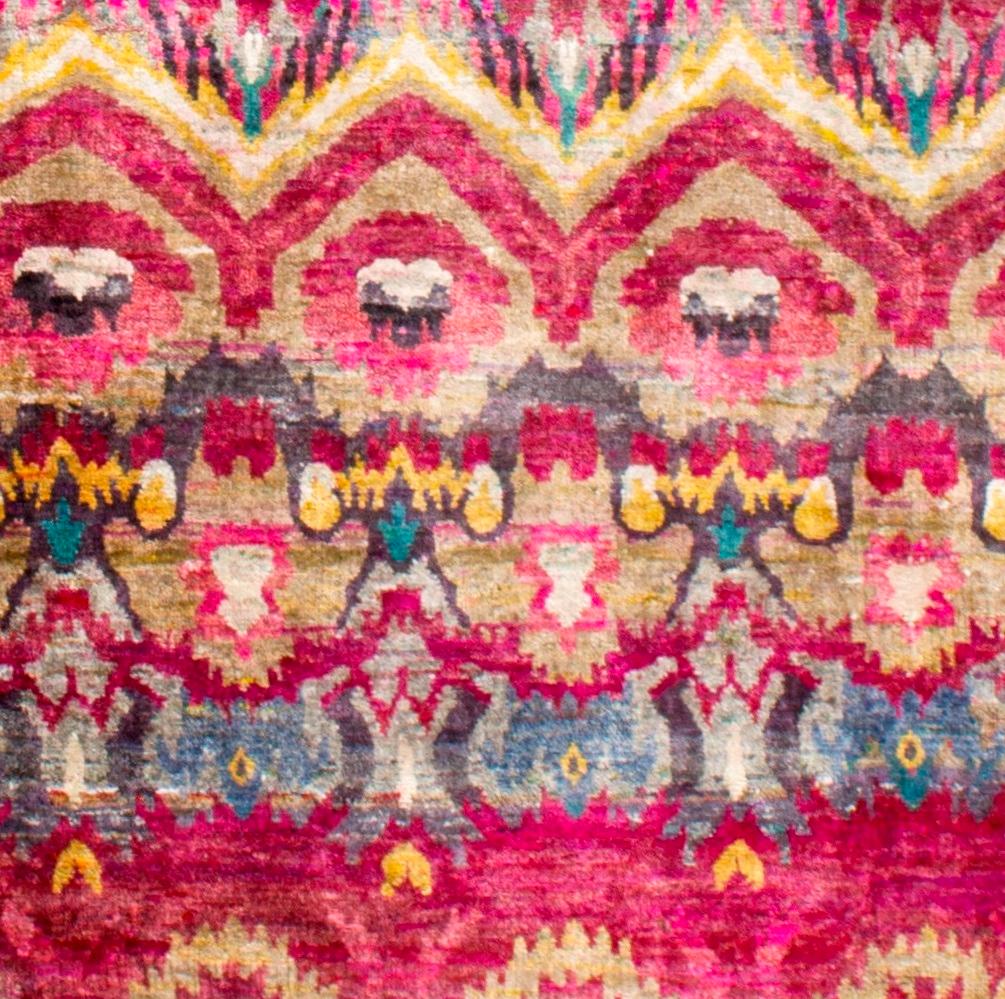 Handgeknüpfter Teppich aus natürlicher Seide, umweltfreundlicher Teppich in Rosa, Beige und Gold  im Angebot 1